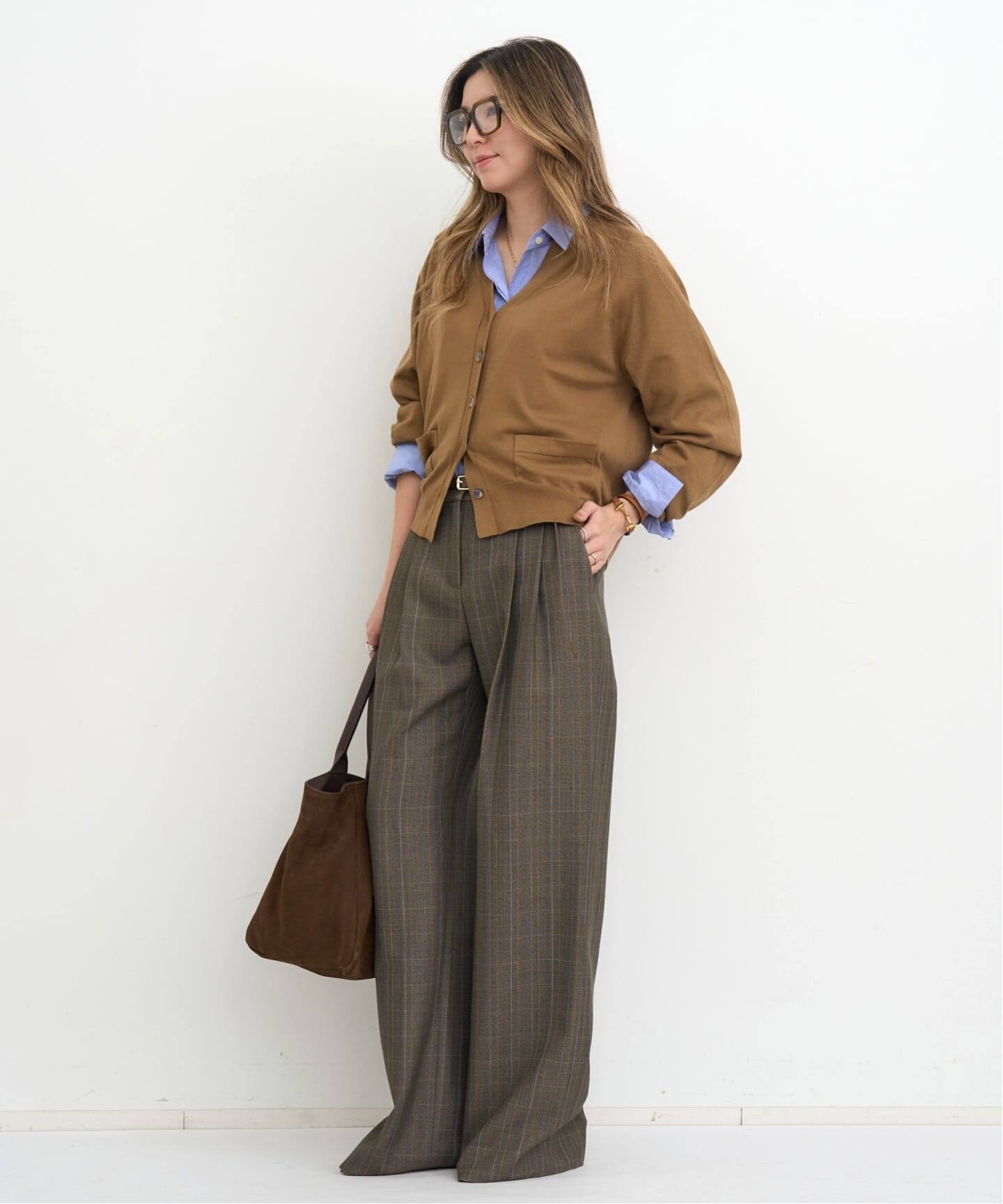 アパルトモン　BASIC KNIT CARDIGAN　綿100％　茶 BASIC V-NECK CARDIGAN（カーディガン）｜L'Appartement（アパルトモン