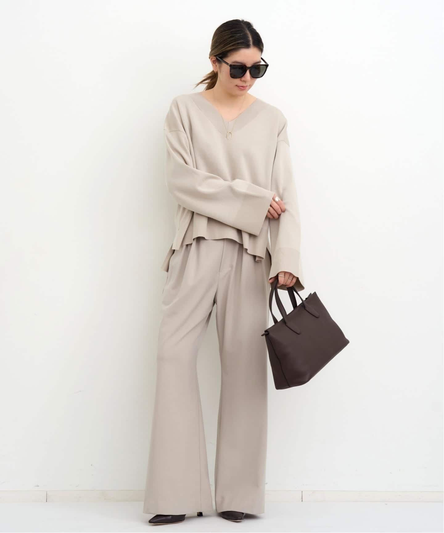 アパルトモン   Vネックニット 18G SMOOTH V-NECK KNIT（ニット／セーター）｜L'Appartement