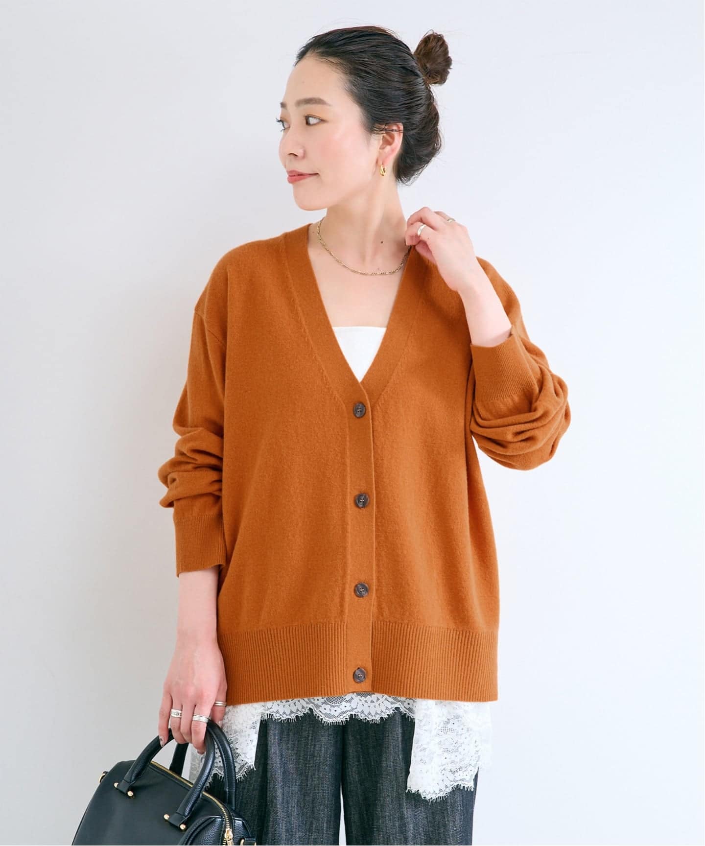 予約》【WEB+一部店舗限定】ウールカシミヤVネックカーディガン