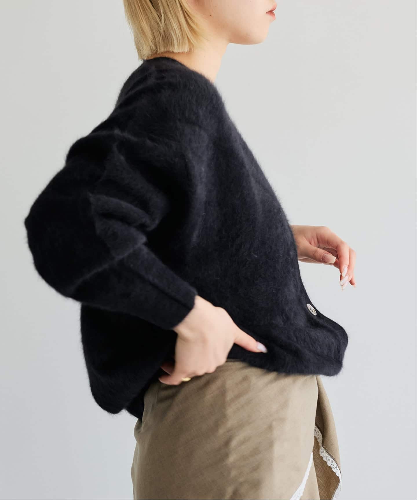 週末値下げ！IENA LA BOUCLE AJAポンポンカーディガン 予約》IENA LA BOUCLE フォックス カシミヤ Vカーディガン（ニット