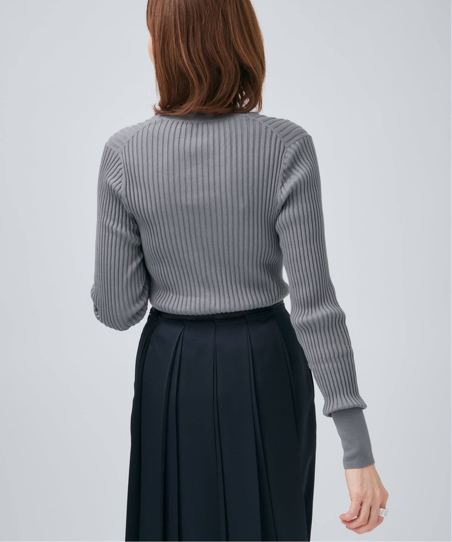 予約》イタリア糸 RIB Vネックプルオーバー（ニット／セーター