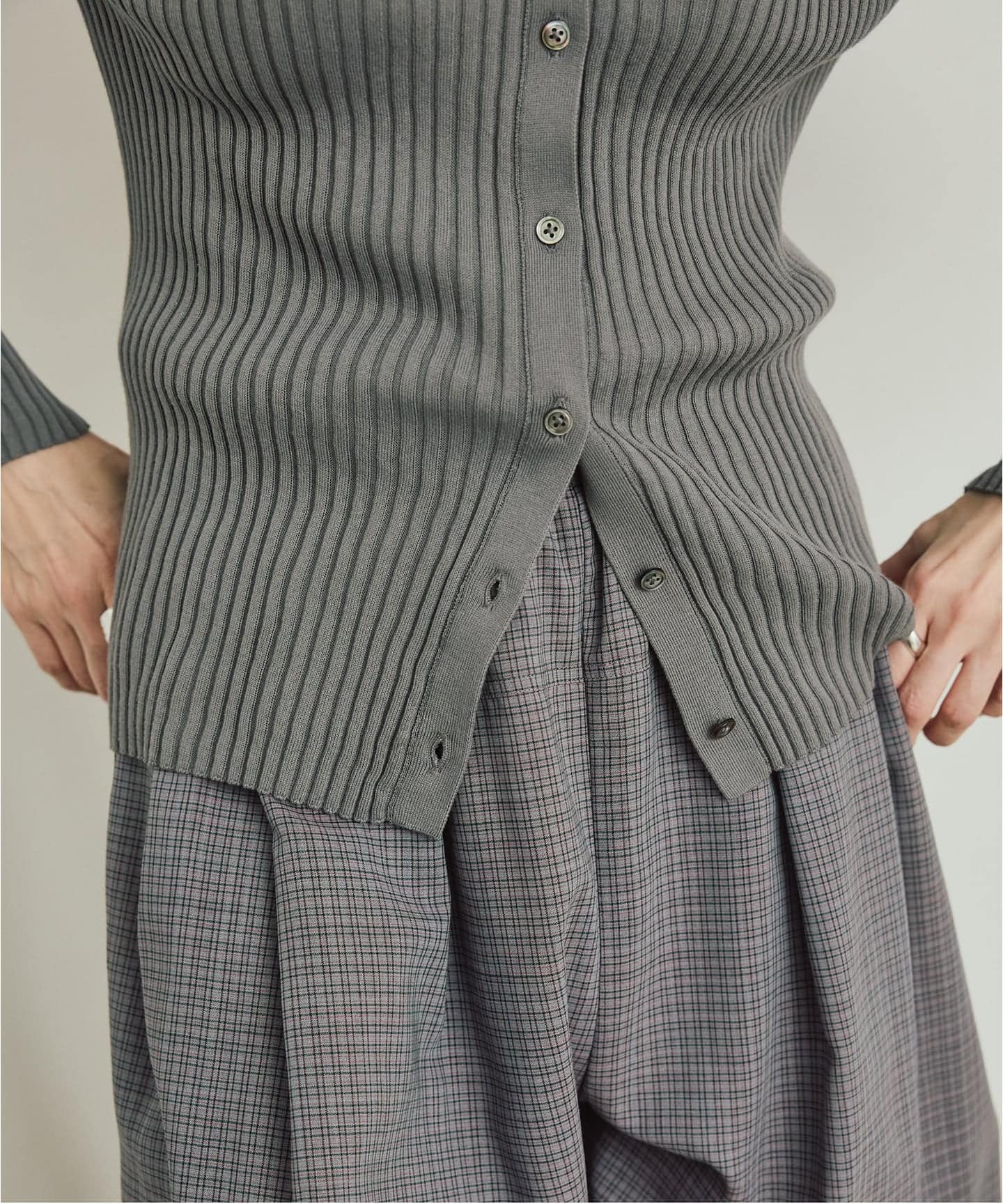 予約》イタリア糸 RIB Vネックカーディガン（カーディガン）｜VERMEIL