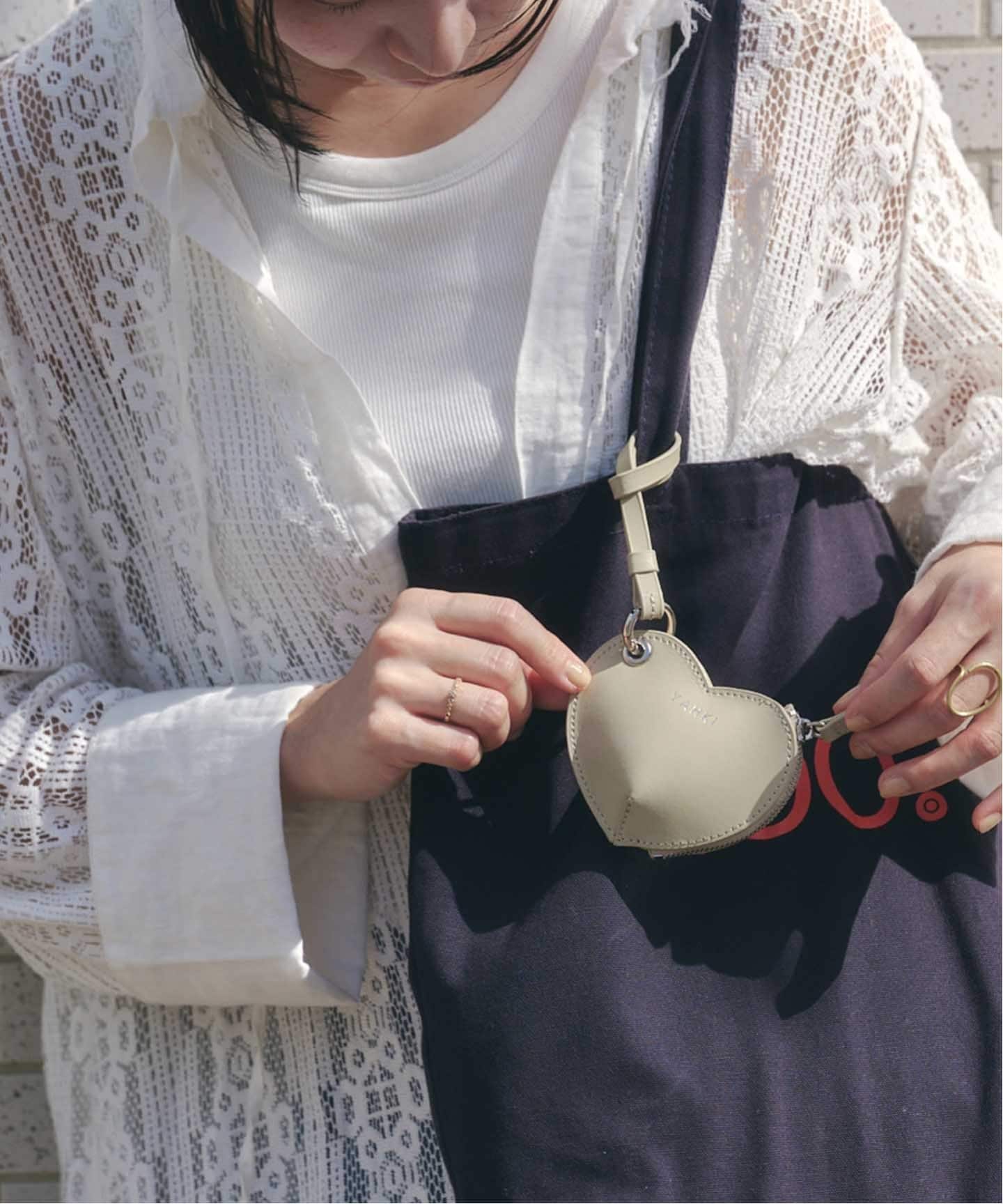 予約》YAHKI SMOOTH ハートチャームポーチ（財布・コインケース