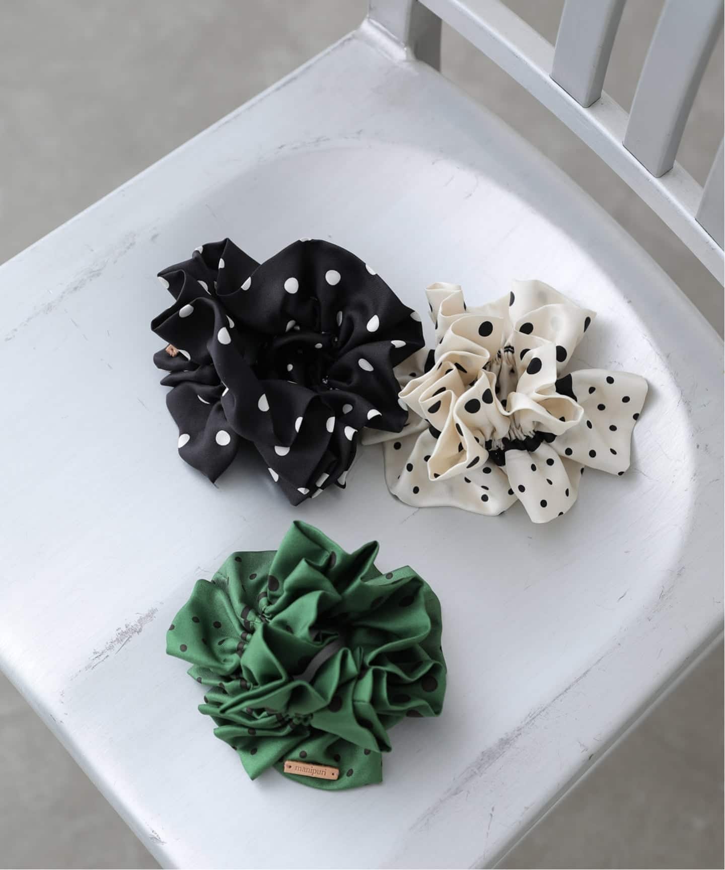 heyep / ヘイップ Beaded Flower Scrunchie（ヘアアクセサリー）｜UBY