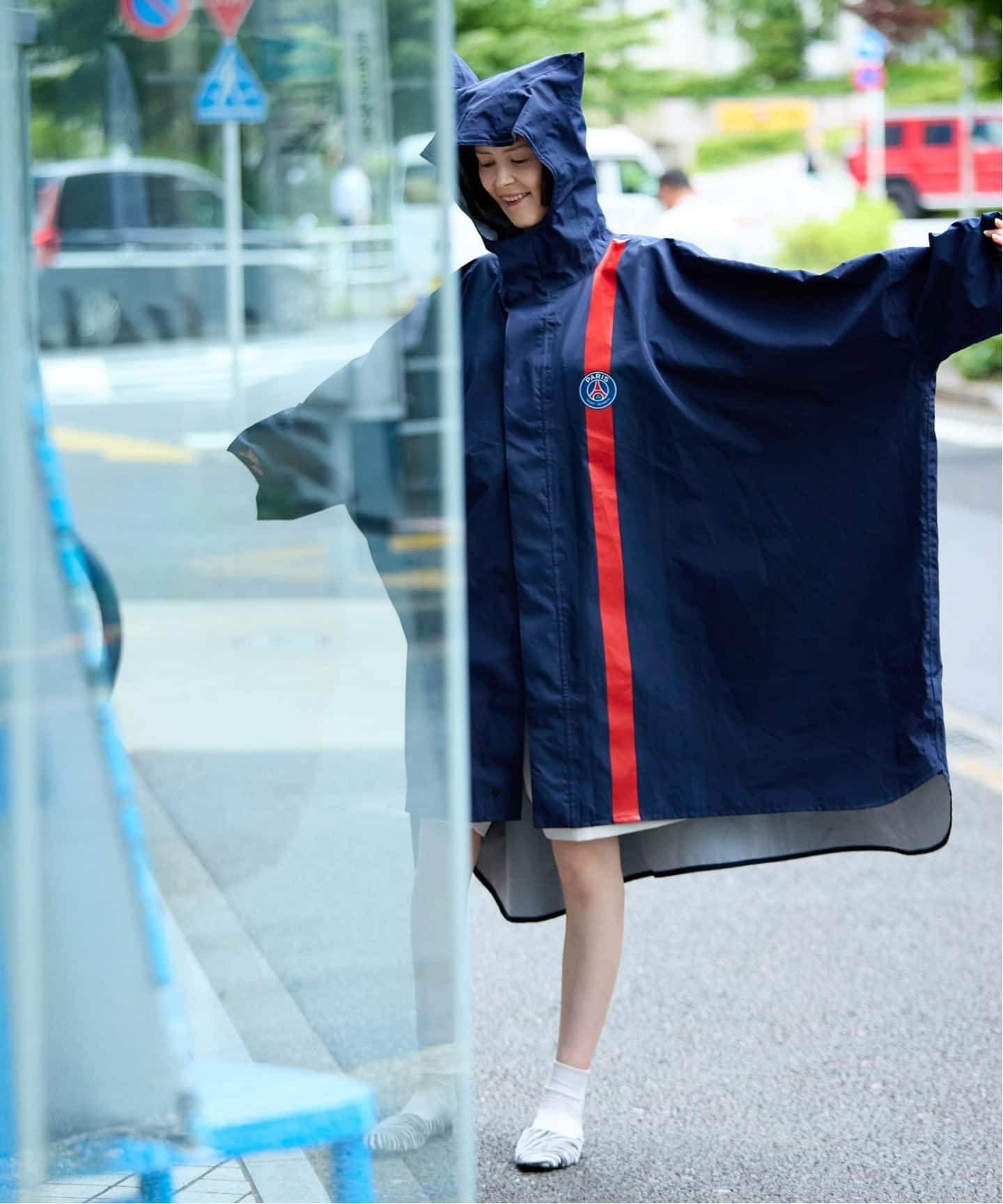 ATOMIC ポンチョ PSG x ATOM RAIN PONCHO（ポンチョ・マント）｜Paris Saint-Germain