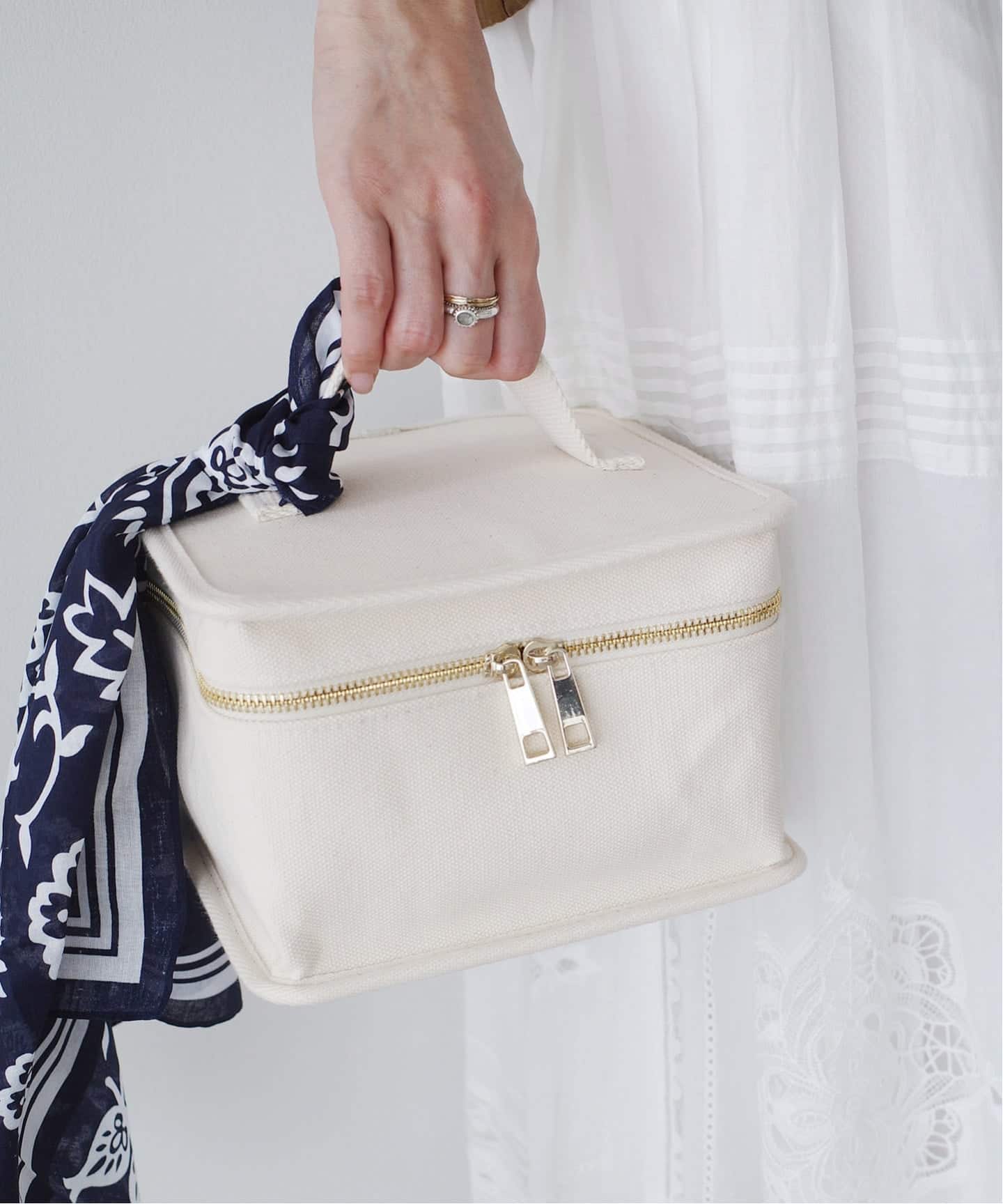 【新品タグ付】L’EAU par iena BISOUキャンバスポーチ Lサイズ BISOU×L'EAU】マルチポーチバック ( キャンバス ) Lサイズ（ポーチ