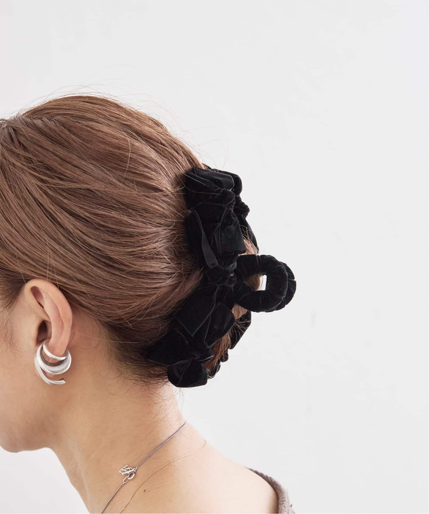 heyep / ヘイップ Beaded Flower Scrunchie（ヘアアクセサリー）｜UBY