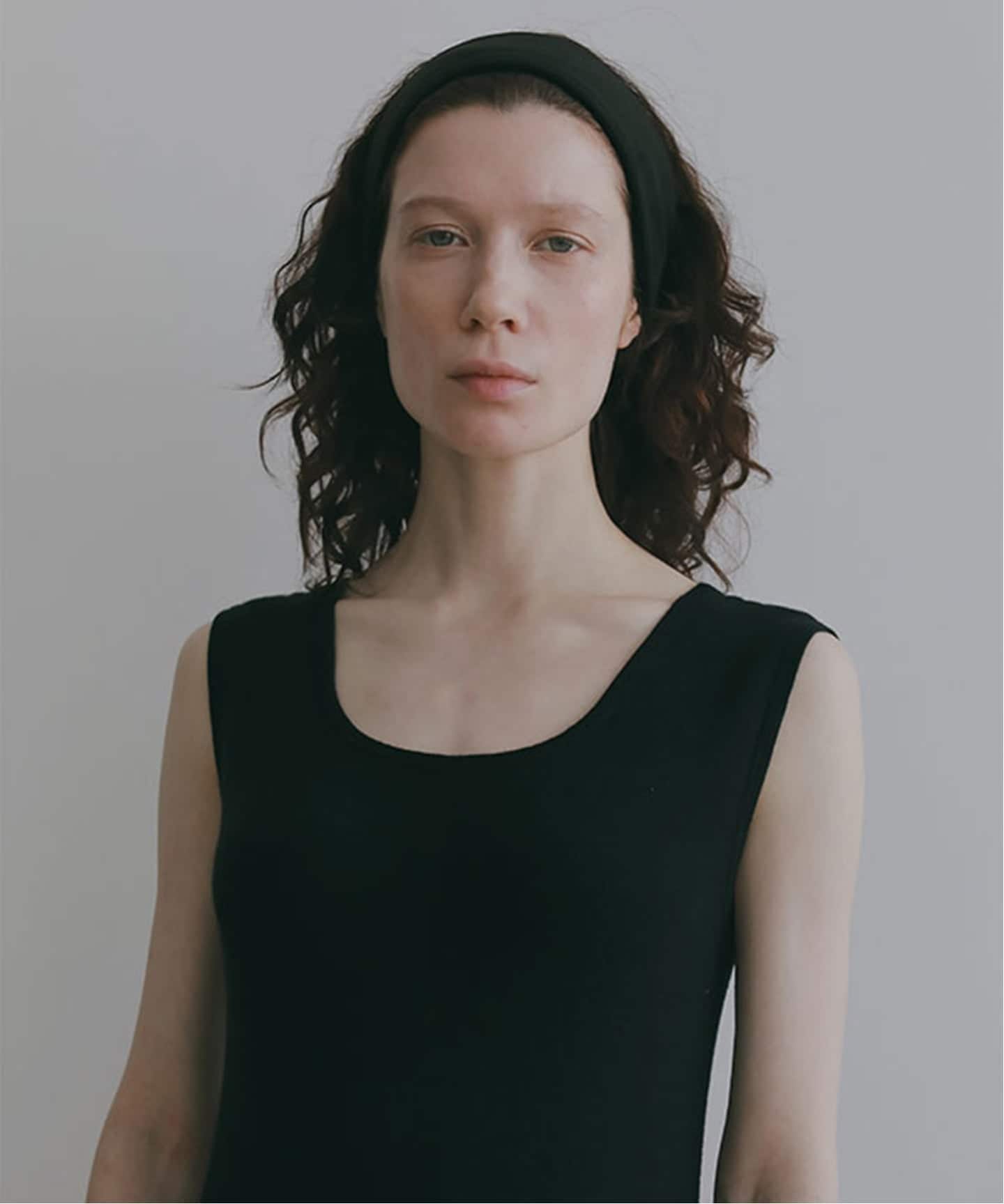 予約》ETRE TOKYO スウェードライクヘアバンド（ヘアアクセサリー