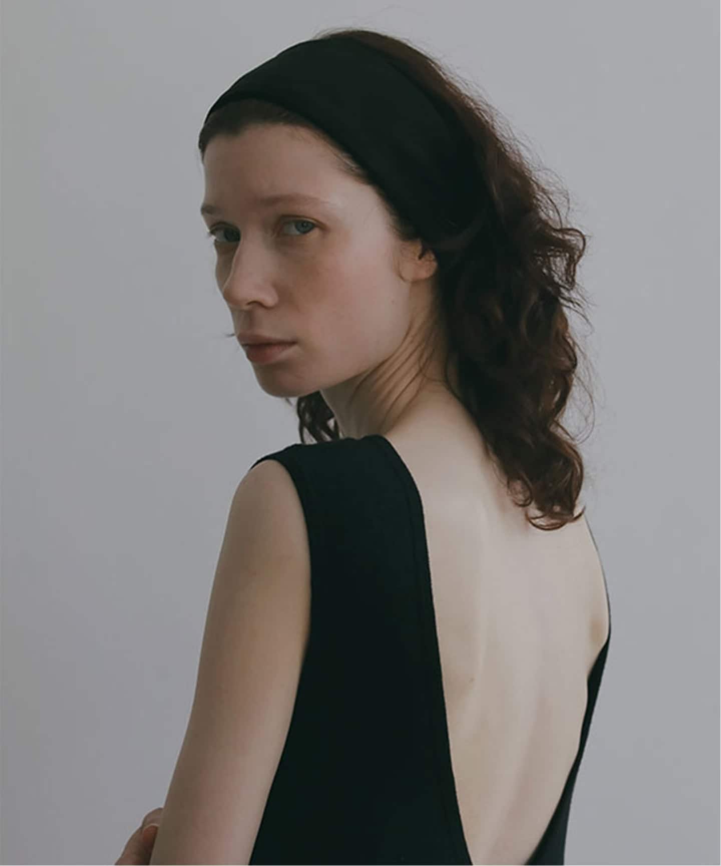 予約》ETRE TOKYO スウェードライクヘアバンド（ヘアアクセサリー