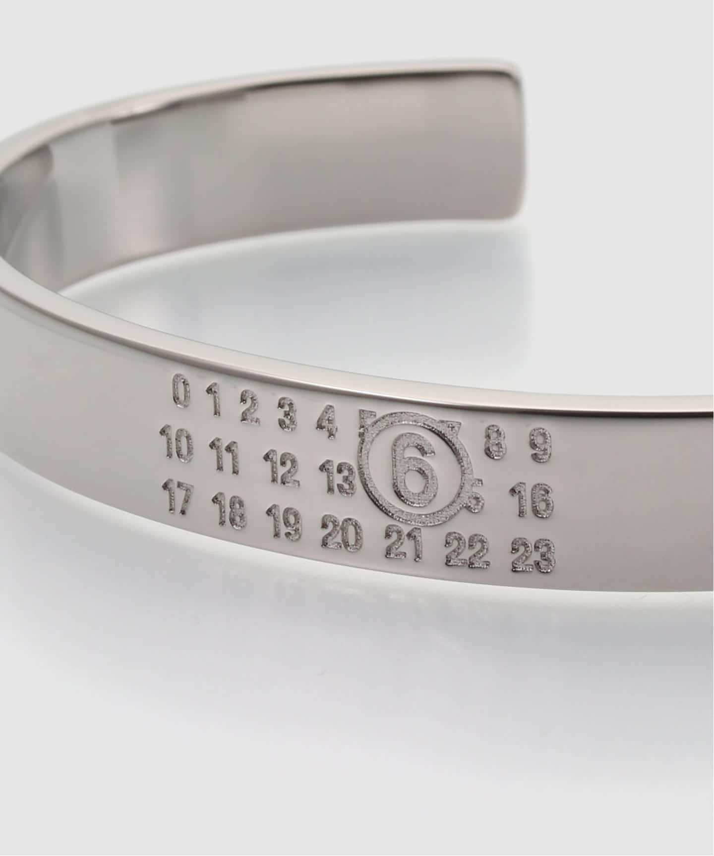 一部店舗+WEB限定》MM6 / エムエムシックス Minimal Logo 8mm cuff