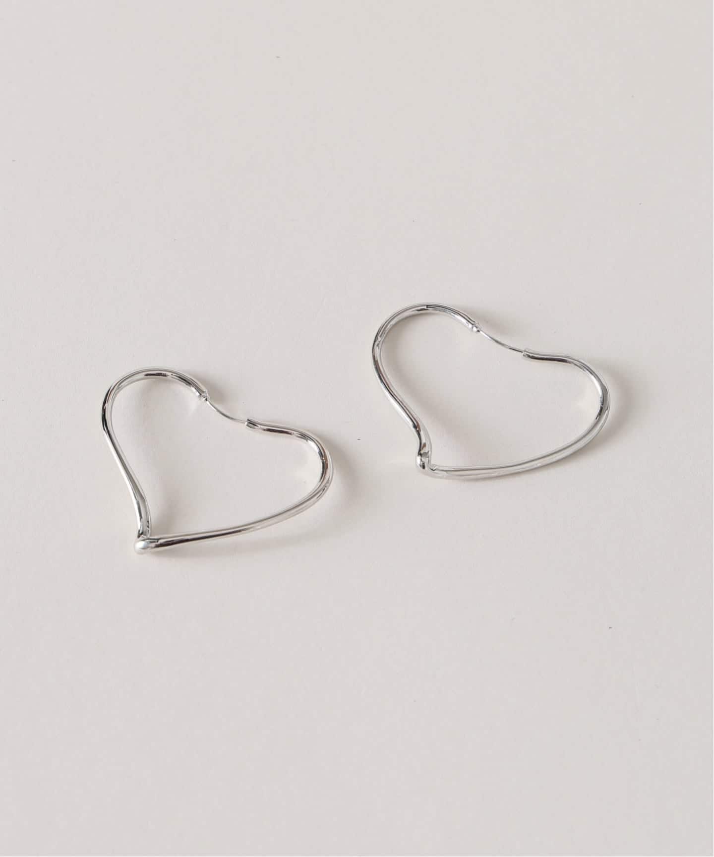 EO / イオ TWIST HEART HOOP PIERCE（ピアス（両耳用））｜Spick