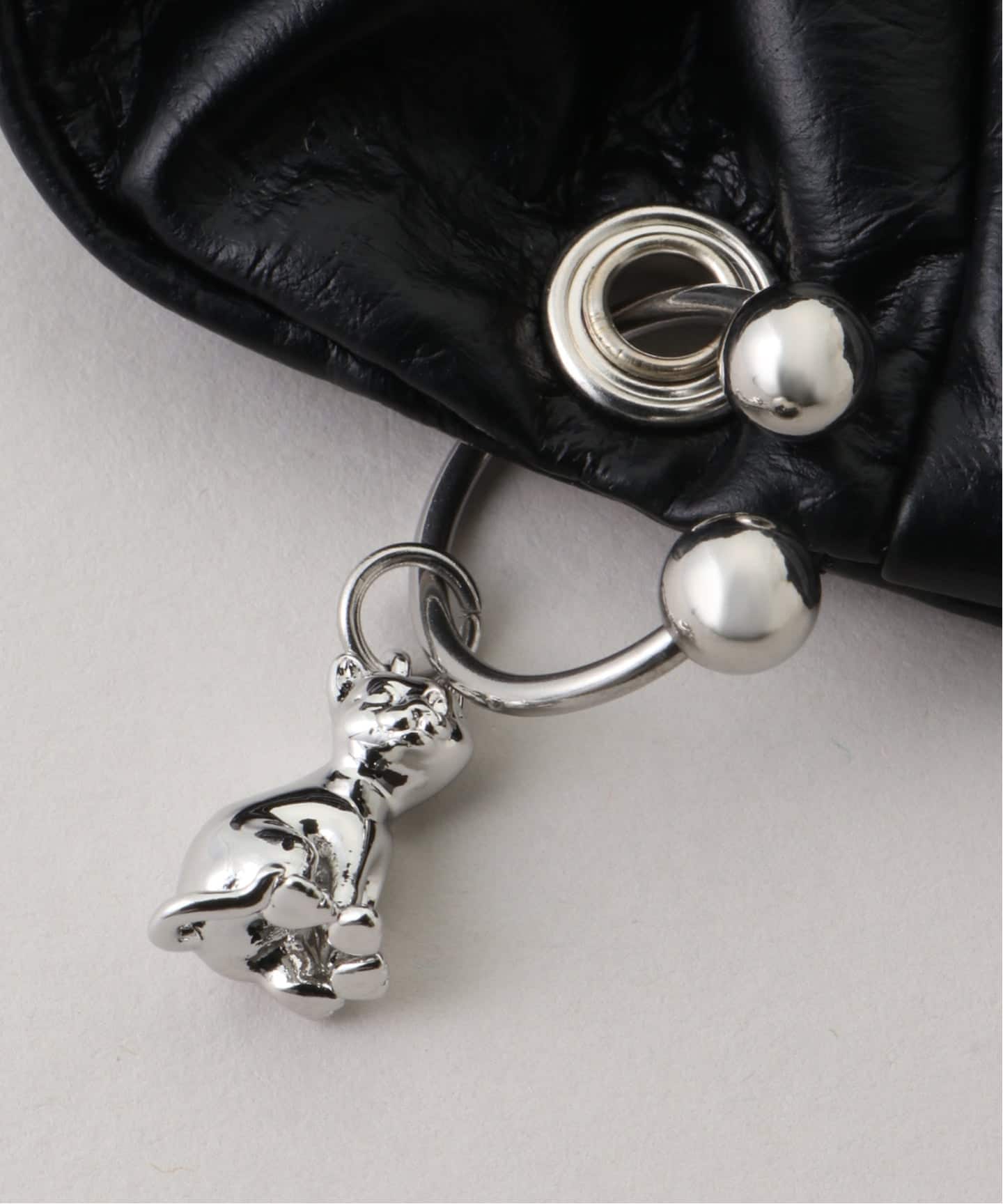 heyep/ヘイップ】Cat Charm Faux leather Scrunchie（ヘアアクセサリー