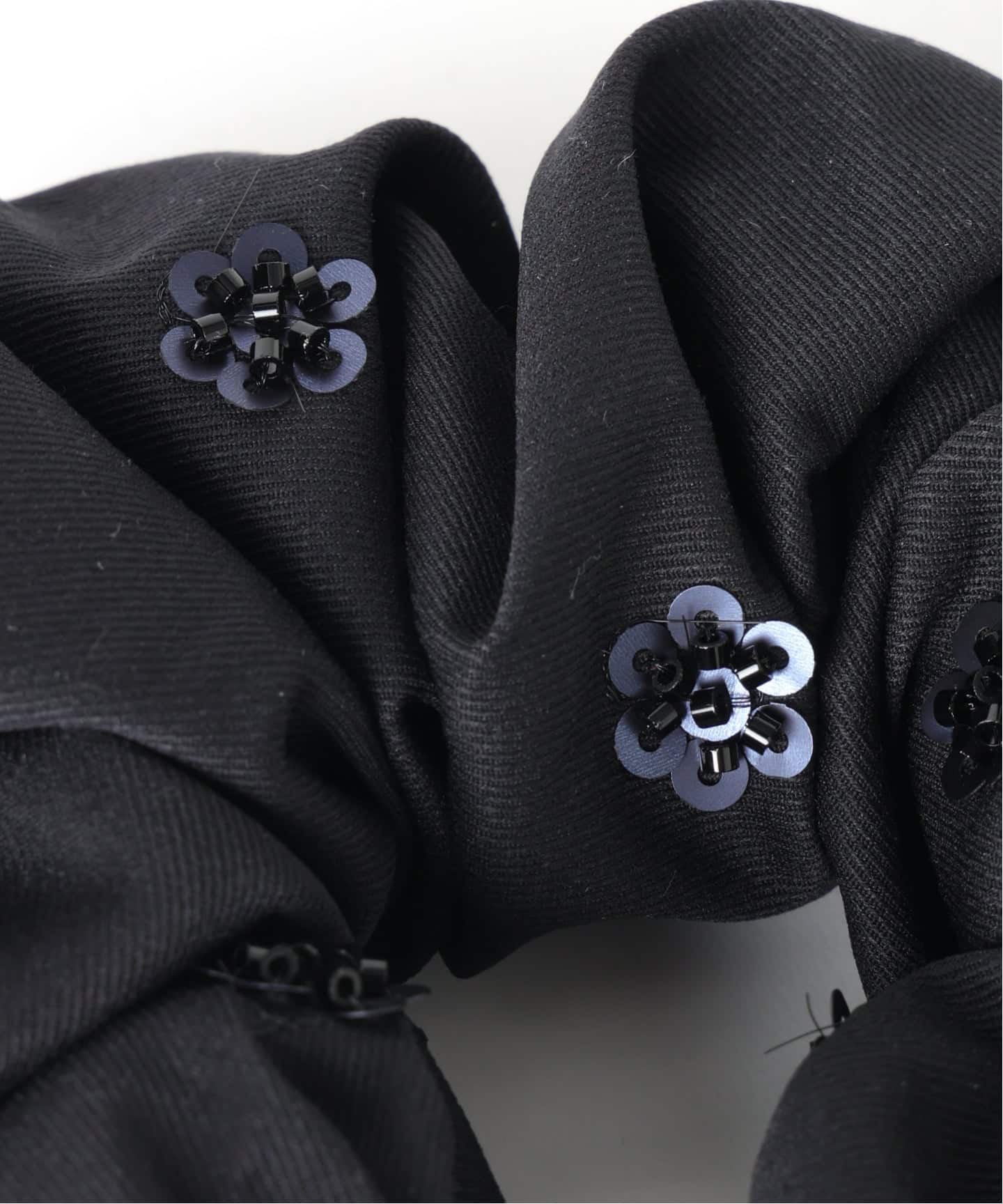heyep / ヘイップ Beaded Flower Scrunchie（ヘアアクセサリー）｜UBY
