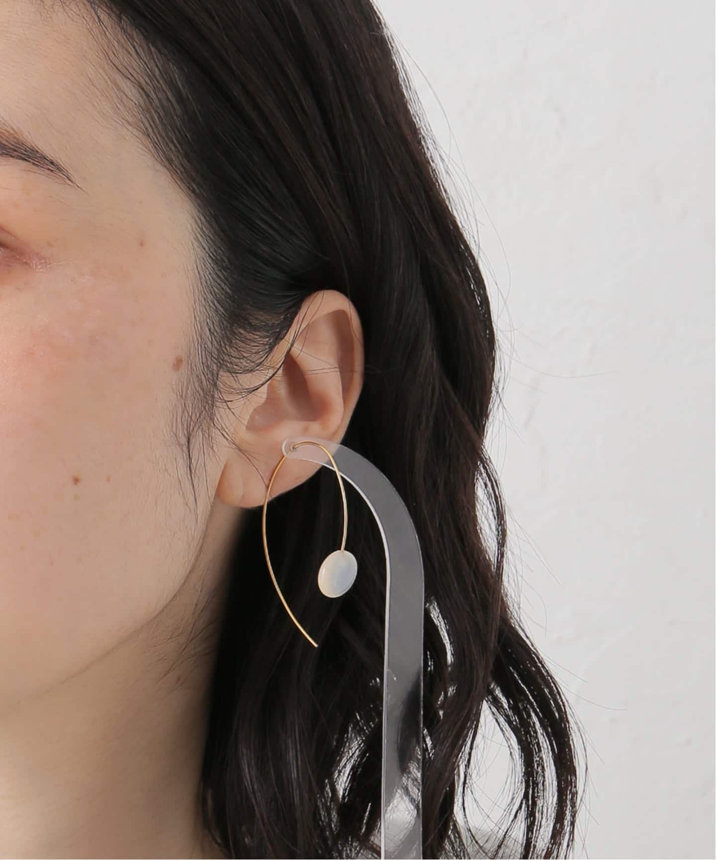 mounir/ムーニエ ドロップピアス(ホワイトカルセドニー)（ピアス（両耳