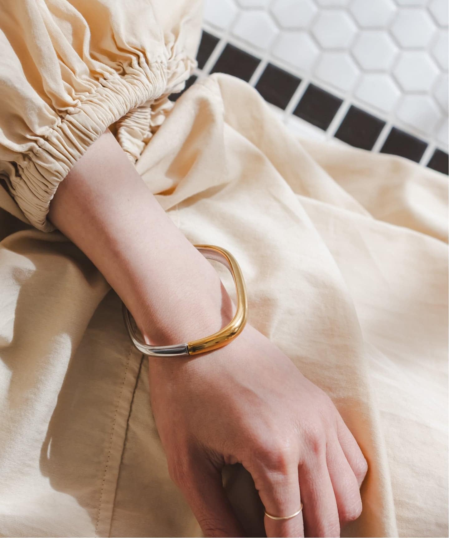 光の導きと黄金のしずくオルゴブレスレット MERAKI/メラキ Plane Duo Bracelet（ブレスレット・バングル）｜NOBLE