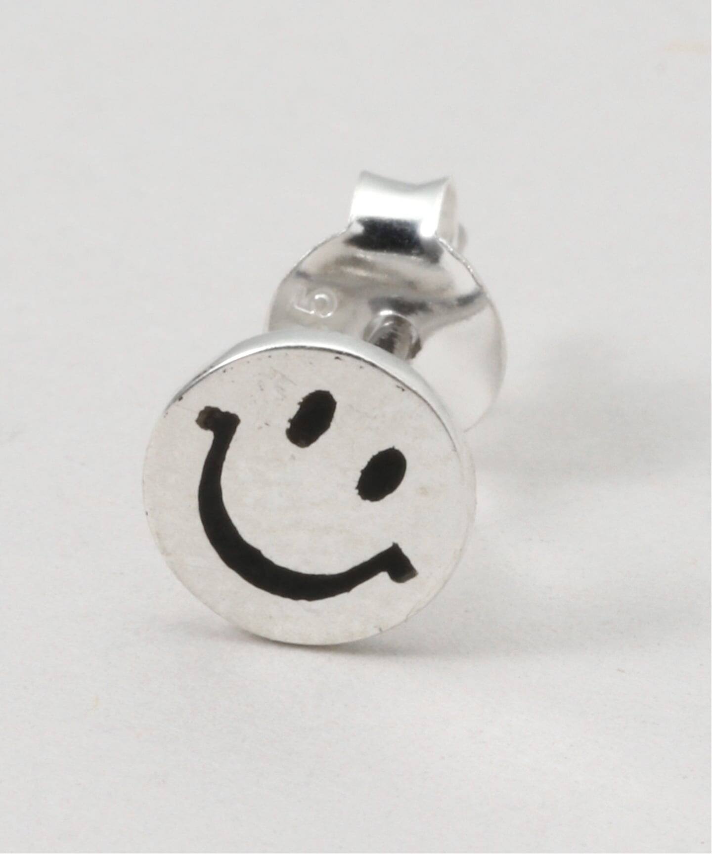 V'ESSENCEヴェッセンス】SMILE STUDZ/ピアス（両耳用）（ピアス（両耳
