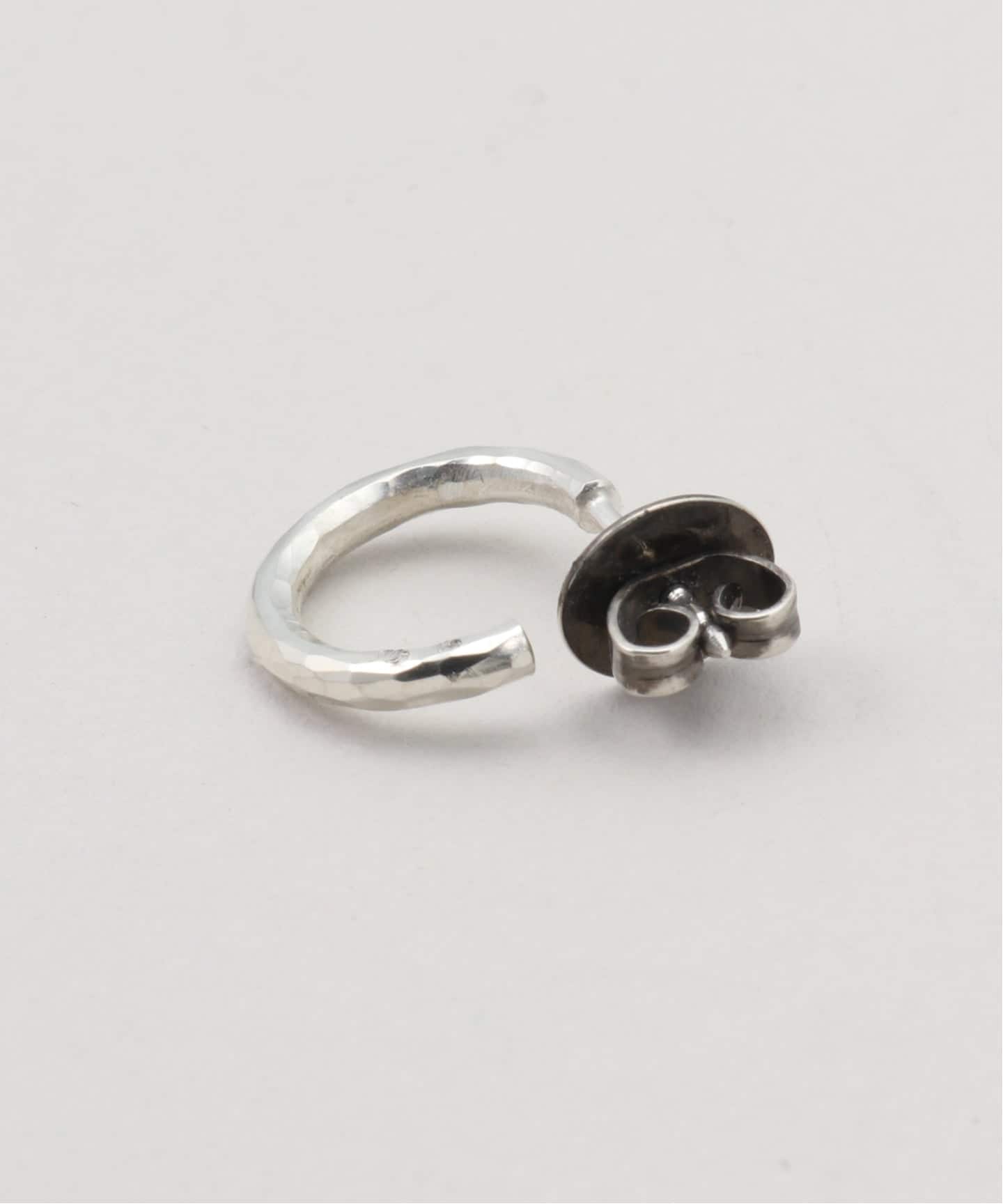 WERKSTATT:MUNCHEN】HOOP STUDS FINE HAMMER（ピアス（両耳用