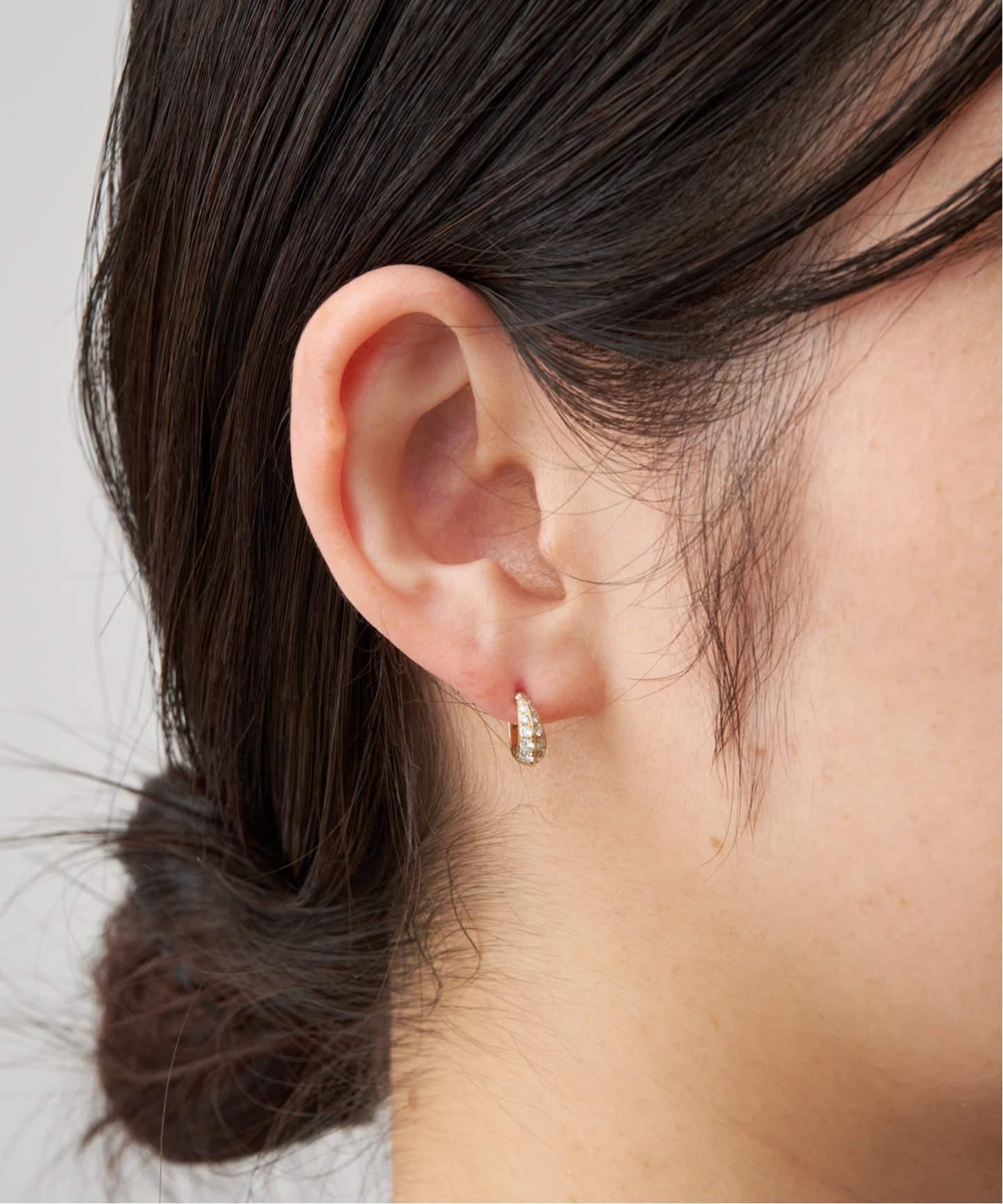 LIZZIE MANDLER/リジーマンドラー】PAVE CRESCENT HOOP 6.5（ピアス