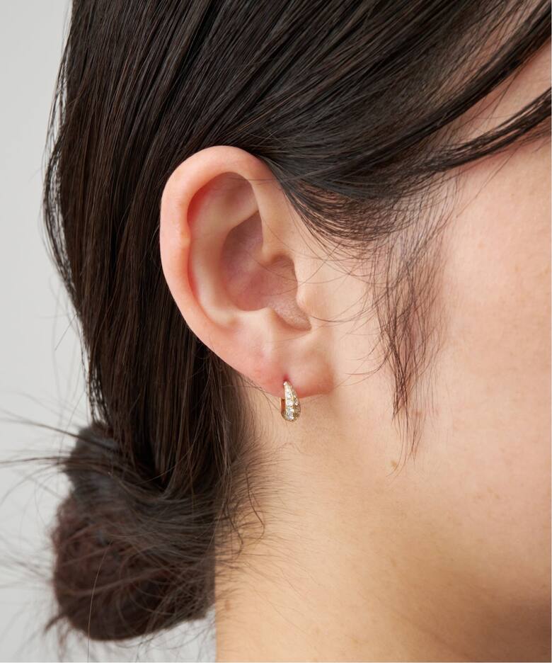 LIZZIE MANDLER/リジーマンドラー】PAVE CRESCENT HOOP 6.5（ピアス 