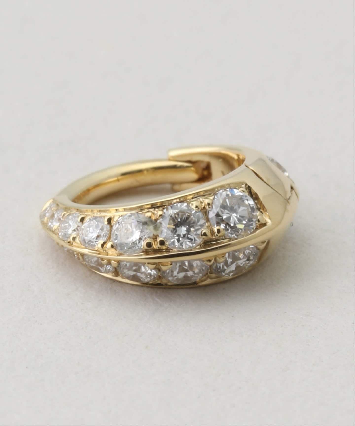 LIZZIE MANDLER/リジーマンドラー】PAVE CRESCENT HOOP 6.5（ピアス