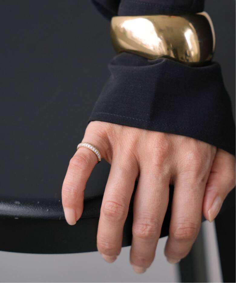 LIZZIE MANDLER/リジーマンドラーTHIN CRESCENT RING（リング 