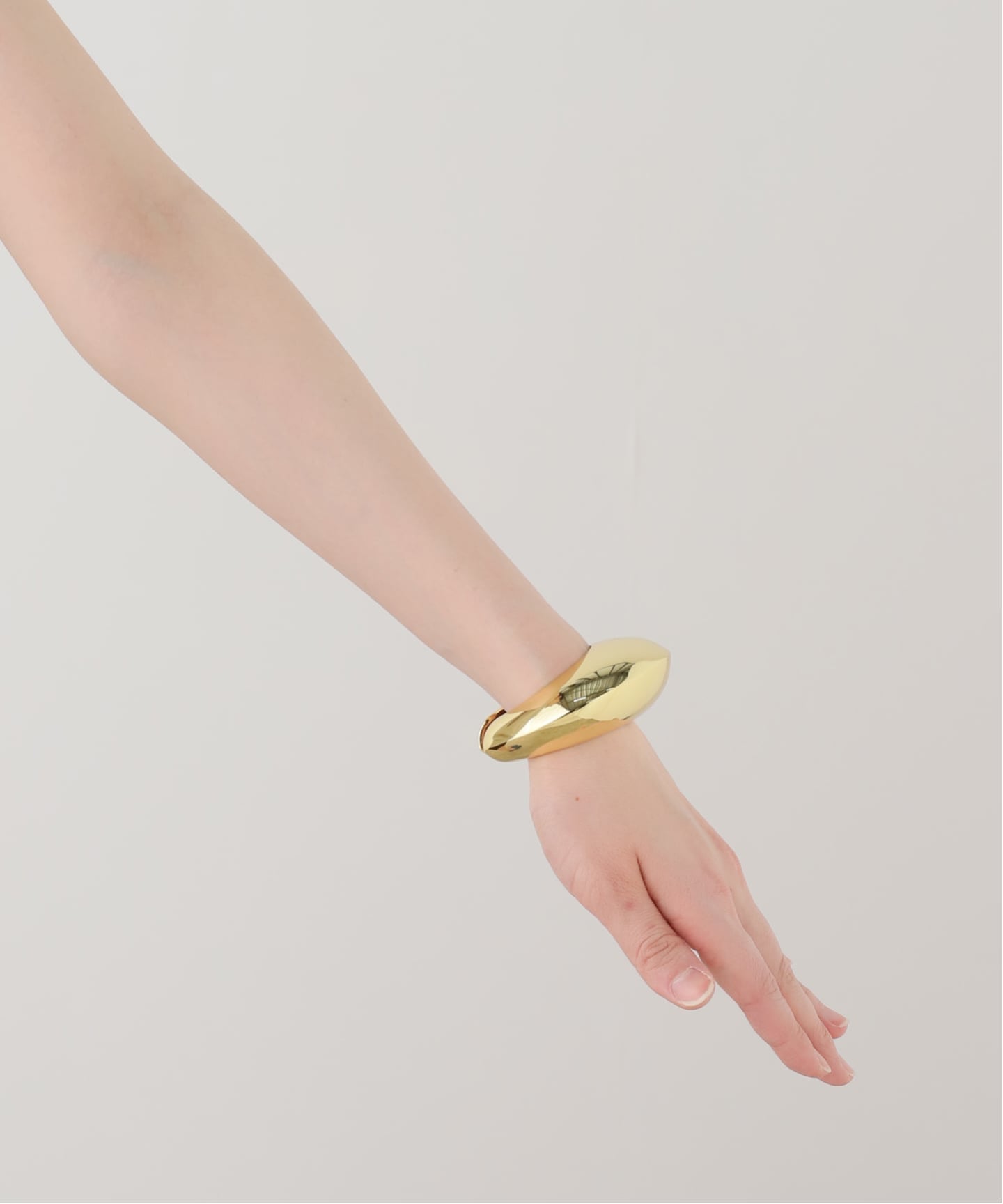 ゴールド バングル アパルトモンで購入 ELIOU/エリウ】 BRACELET（ブレスレット・バングル）｜L'Appartement