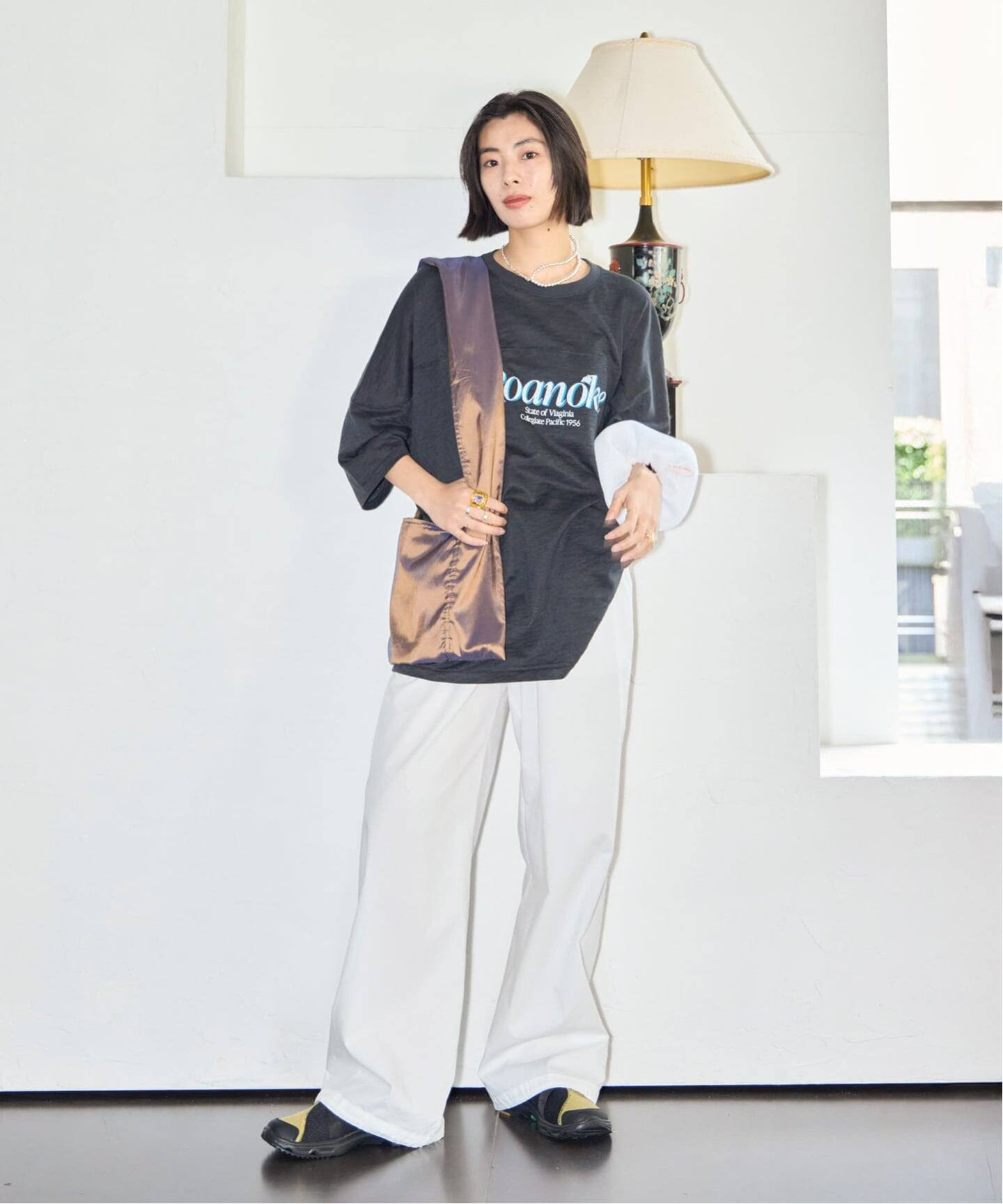 COMING OF AGE REVERSIBLE FLAT CROSSBODY #1013：ボディバッグ 