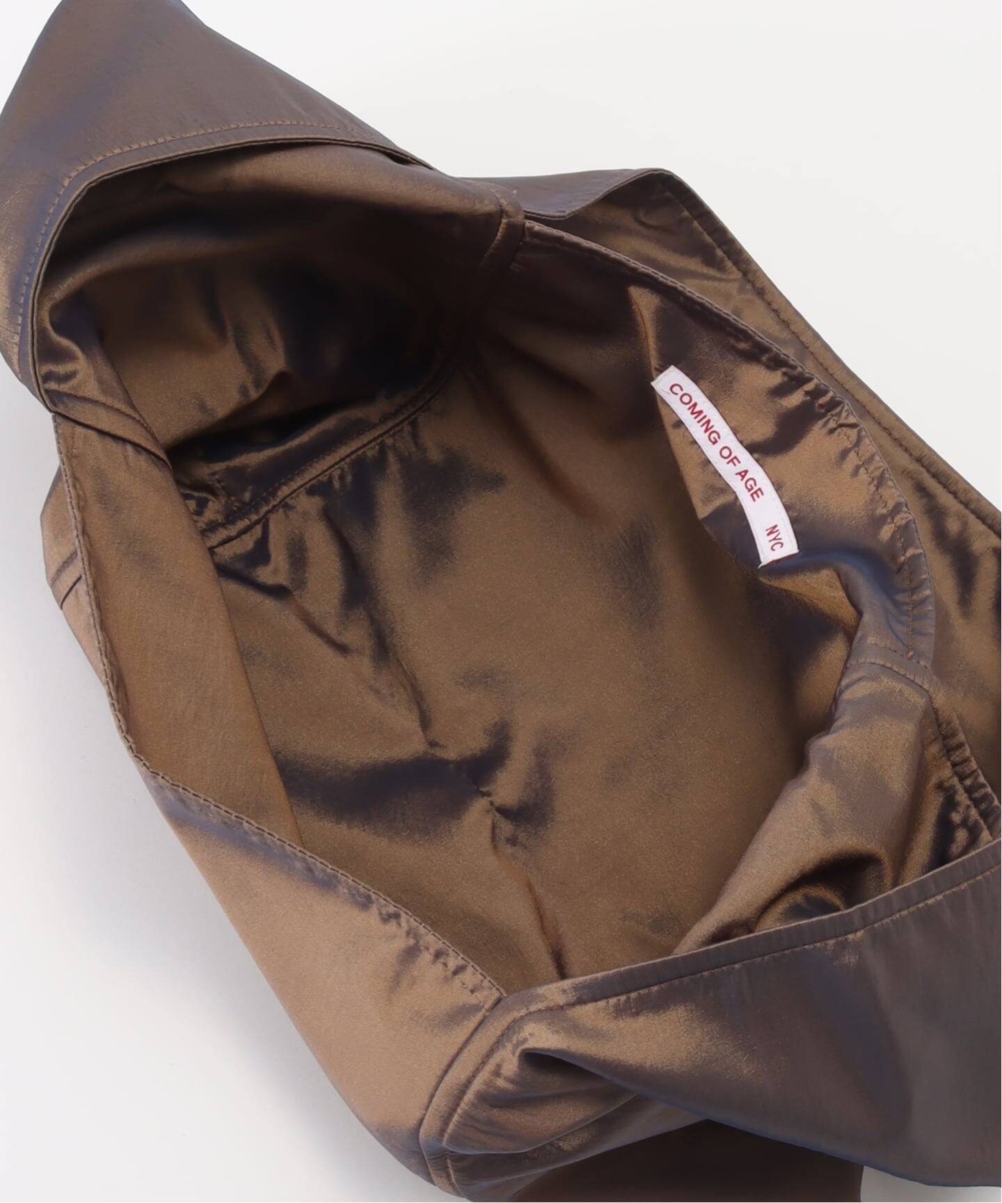 COMING OF AGE REVERSIBLE FLAT CROSSBODY #1013：ボディバッグ 