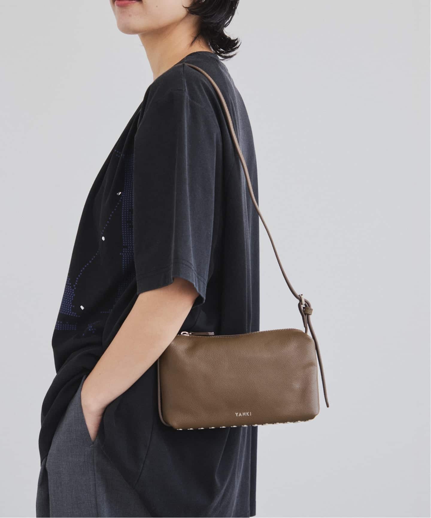 YAHKI ヤーキ レザー スタッズ ショルダーバッグ ブラック YAHKI LEATHER スタッズショルダーバッグ（ショルダーバッグ）｜BOICE
