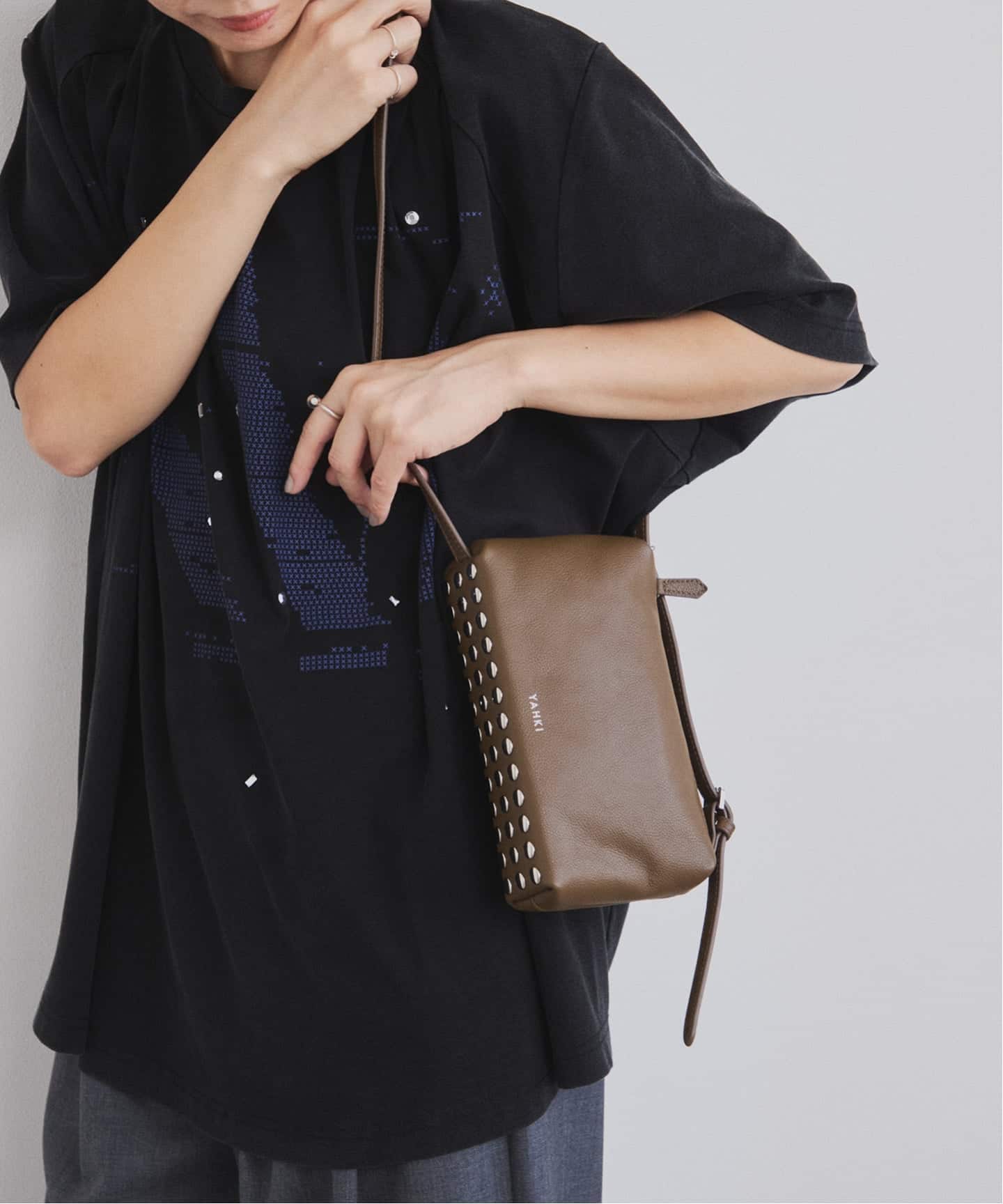YAHKI LEATHER スタッズショルダーバッグ（ショルダーバッグ）｜BOICE