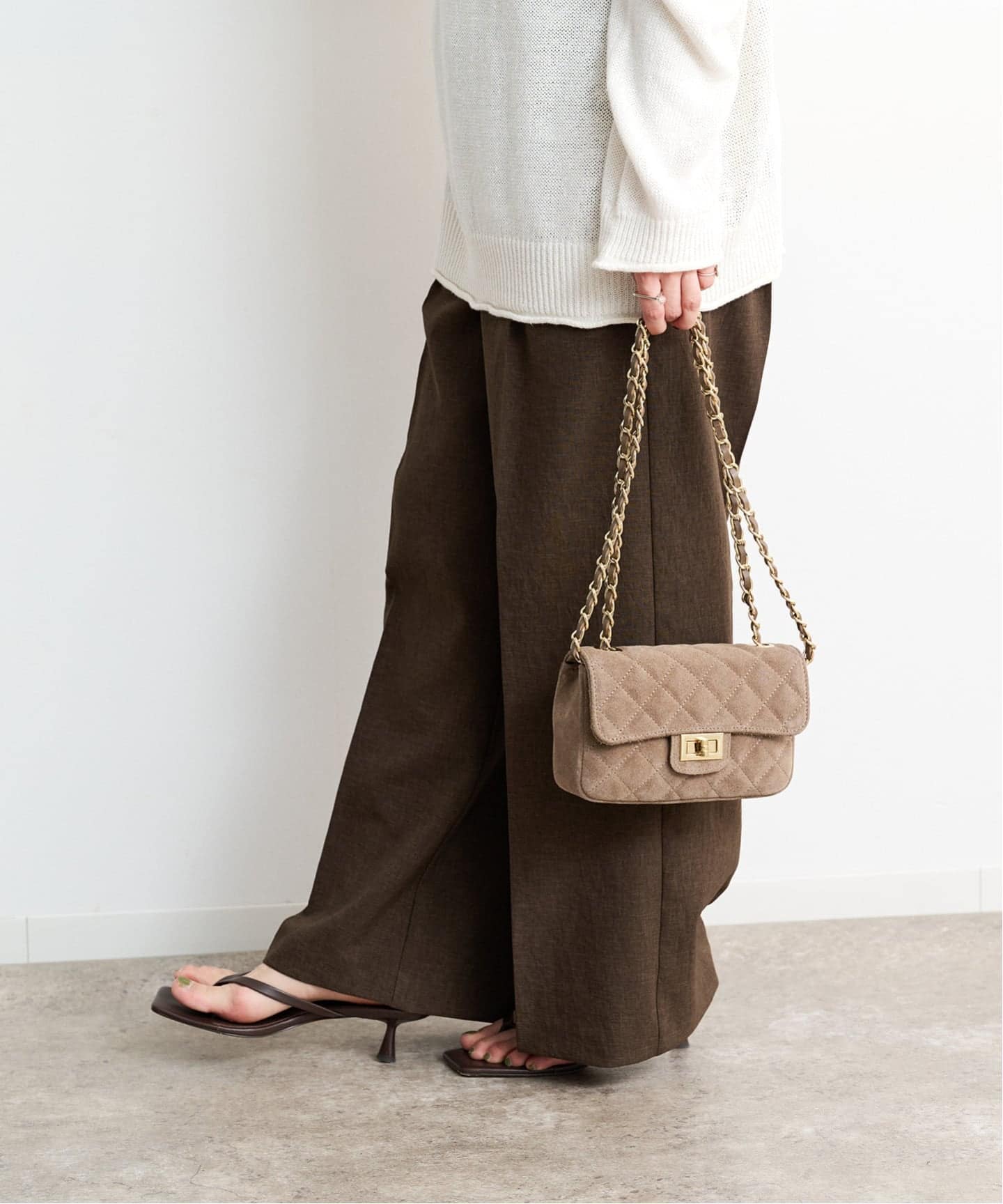 未使用タグ付き　AULENTTI　スエードチェーンBAG AULENTTI（オウレンティ） ショルダーバッグ バッグ 「新色登場
