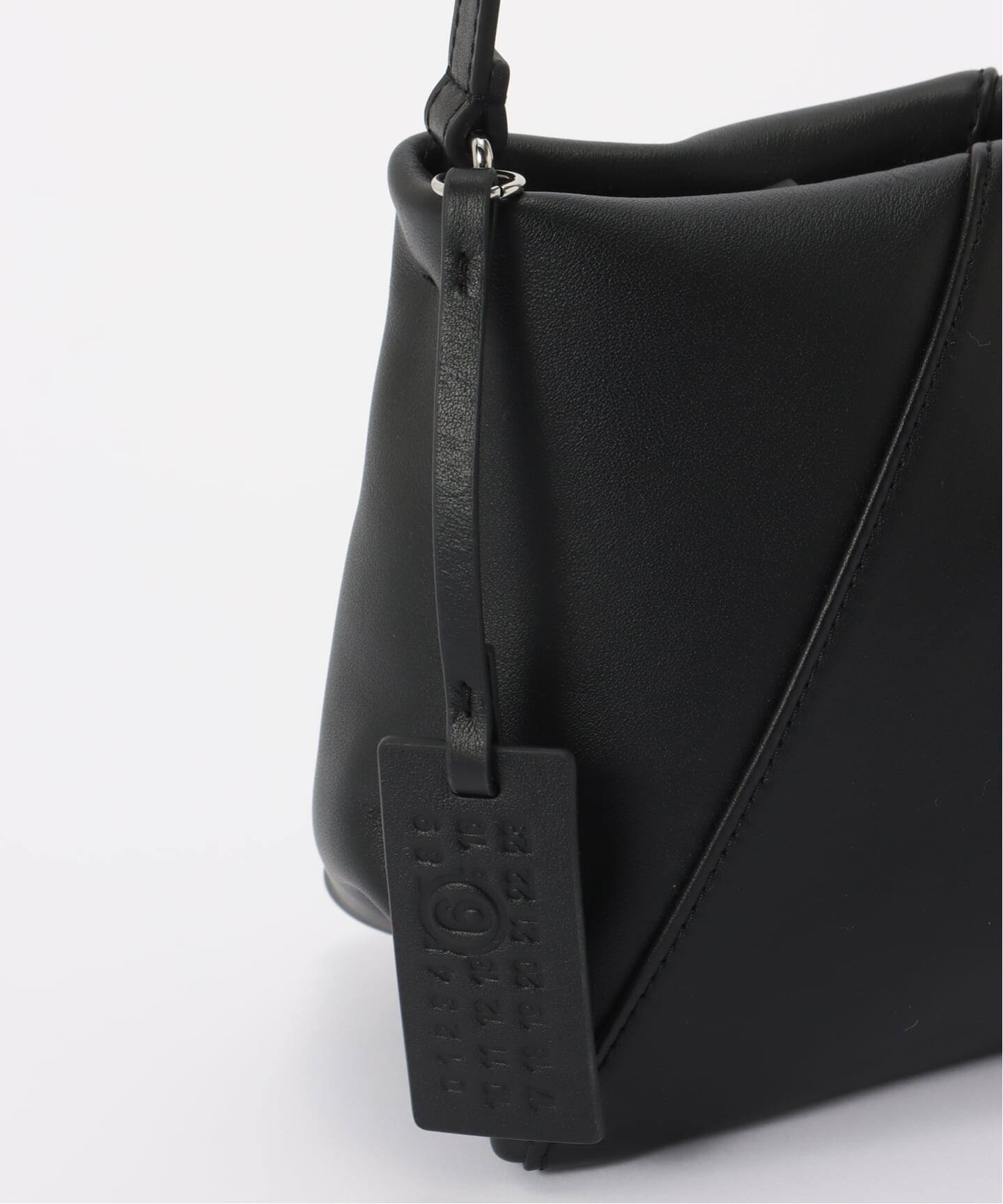 一部店舗+WEB限定》MM6 / エムエムシックス FOLDED J SHOULDER BAG
