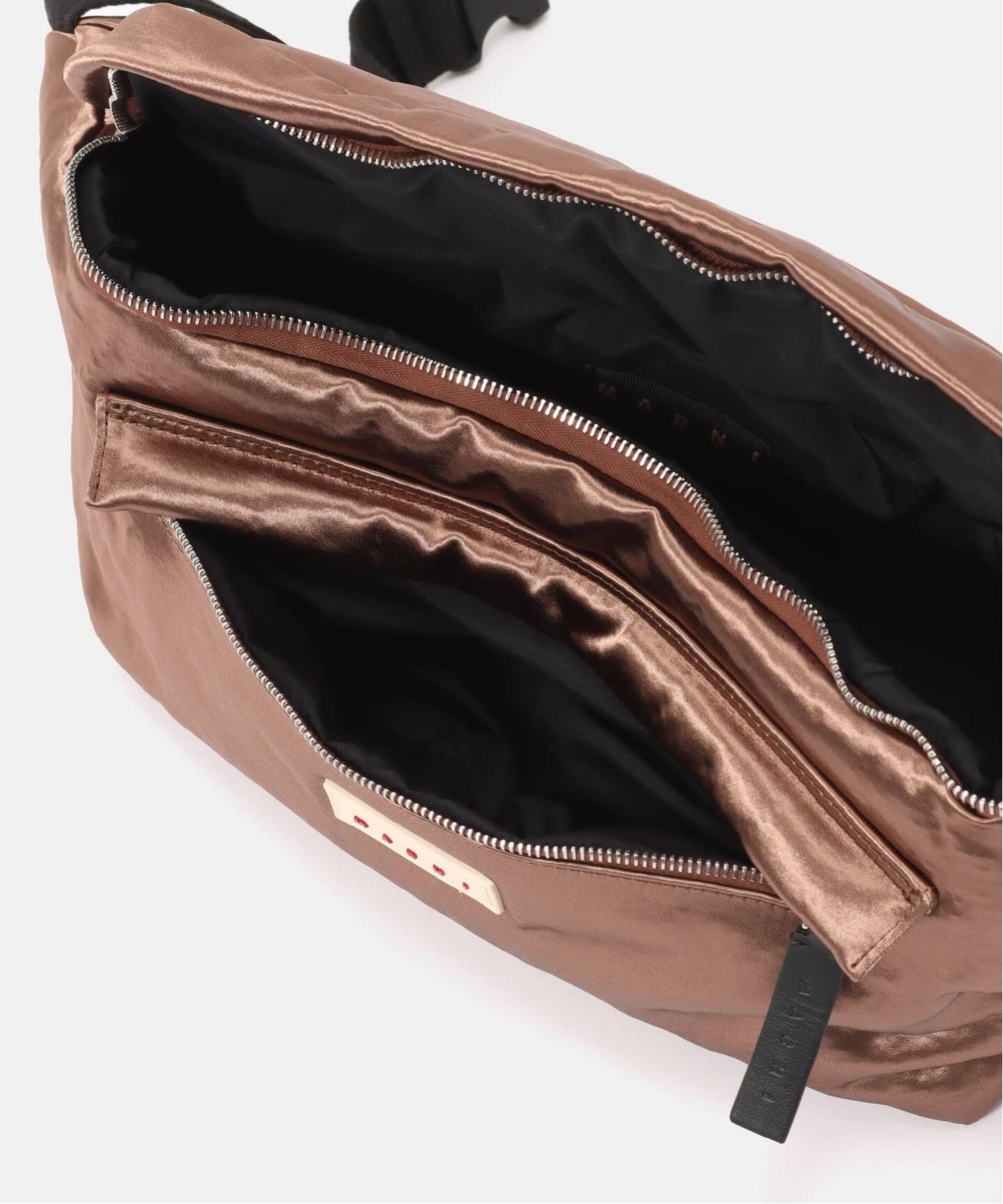 一部店舗+WEB限定》MARNI / マルニ MARSUPIO LARGE（メッセンジャー