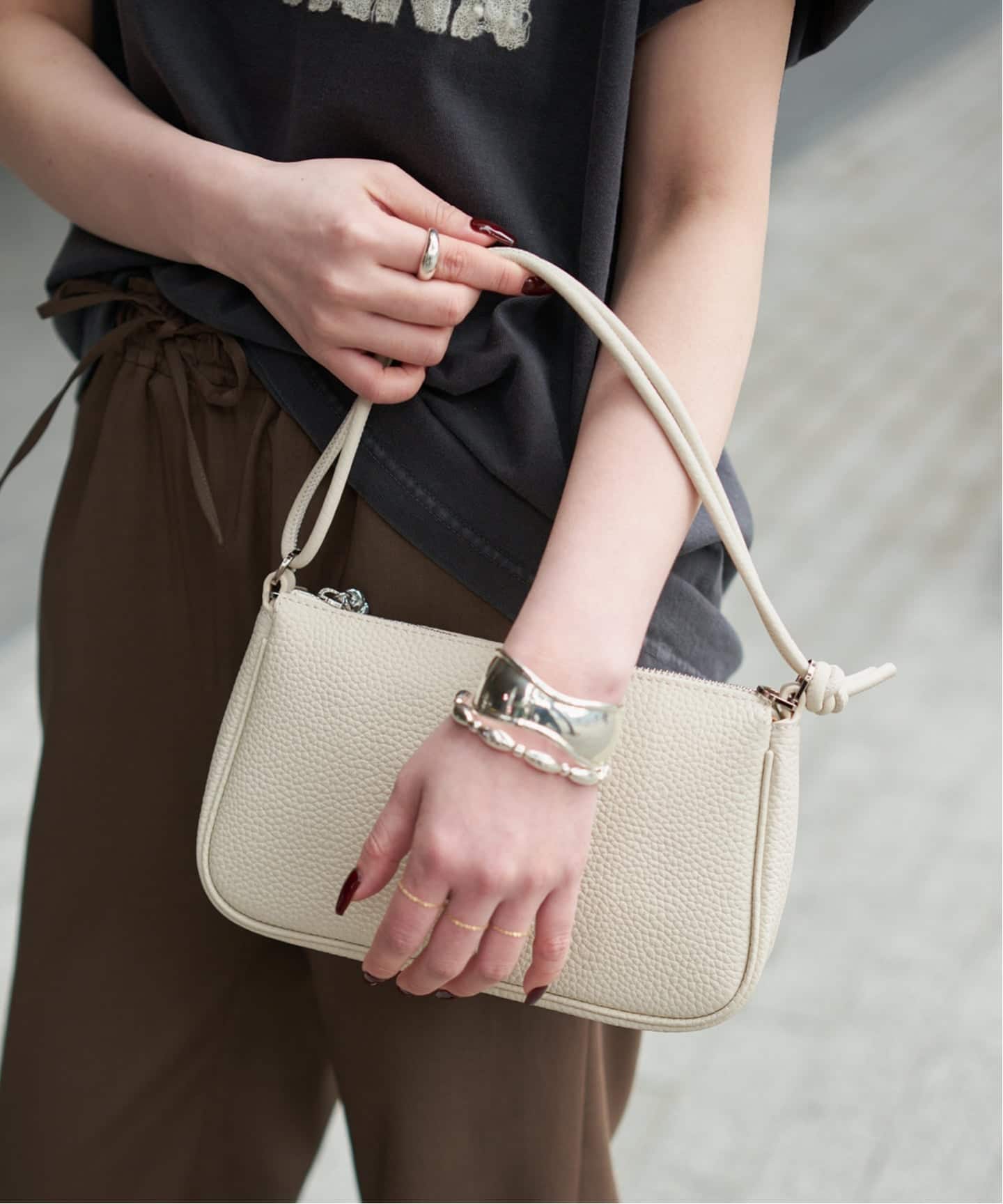 一部店舗+WEB限定》VASIC / ヴァジック Pochette Mini（ハンドバッグ