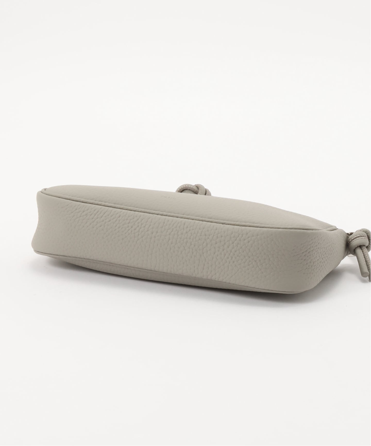 一部店舗+WEB限定》VASIC / ヴァジック Pochette Mini（ハンドバッグ