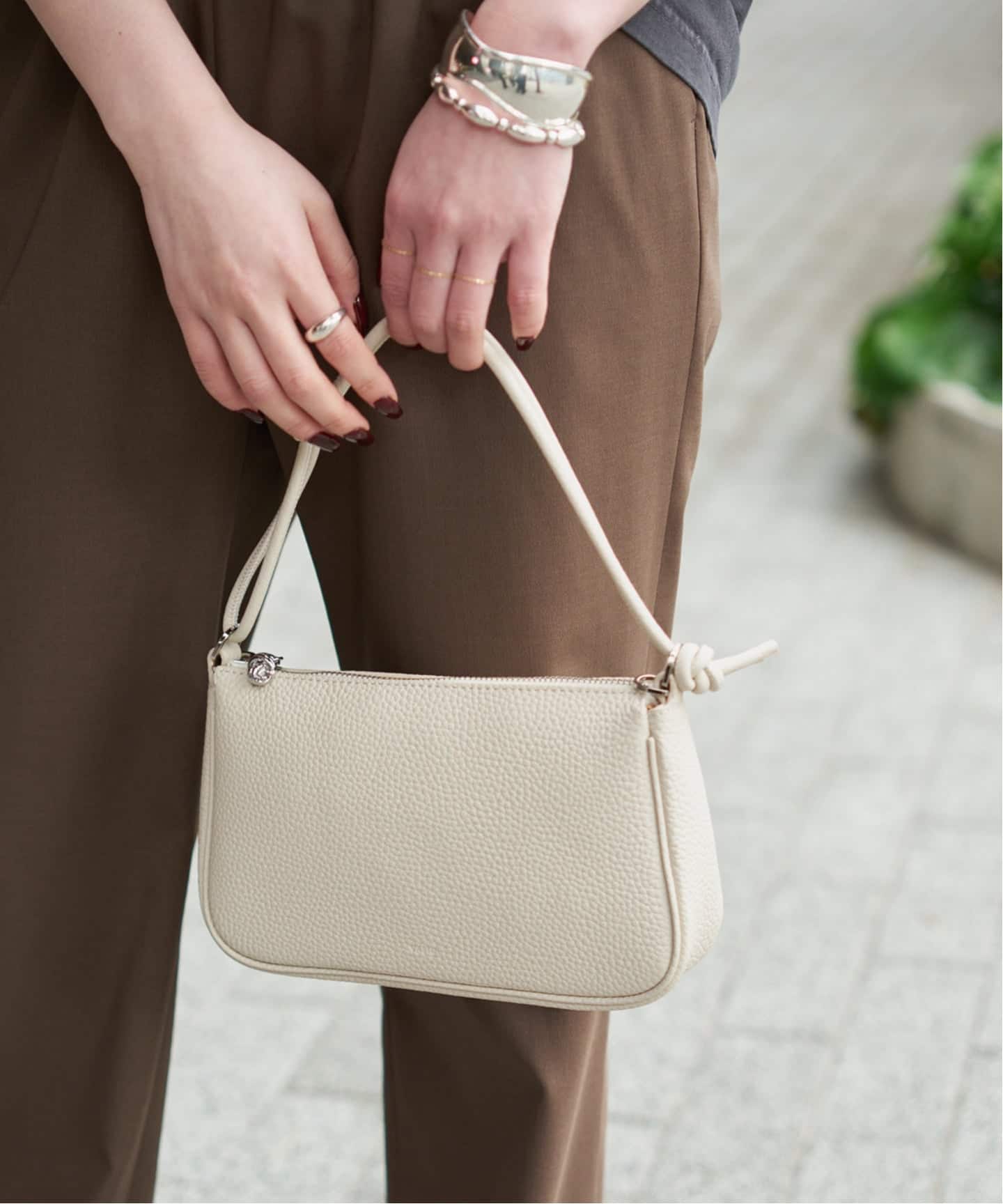 一部店舗+WEB限定》VASIC / ヴァジック Pochette Mini（ハンドバッグ