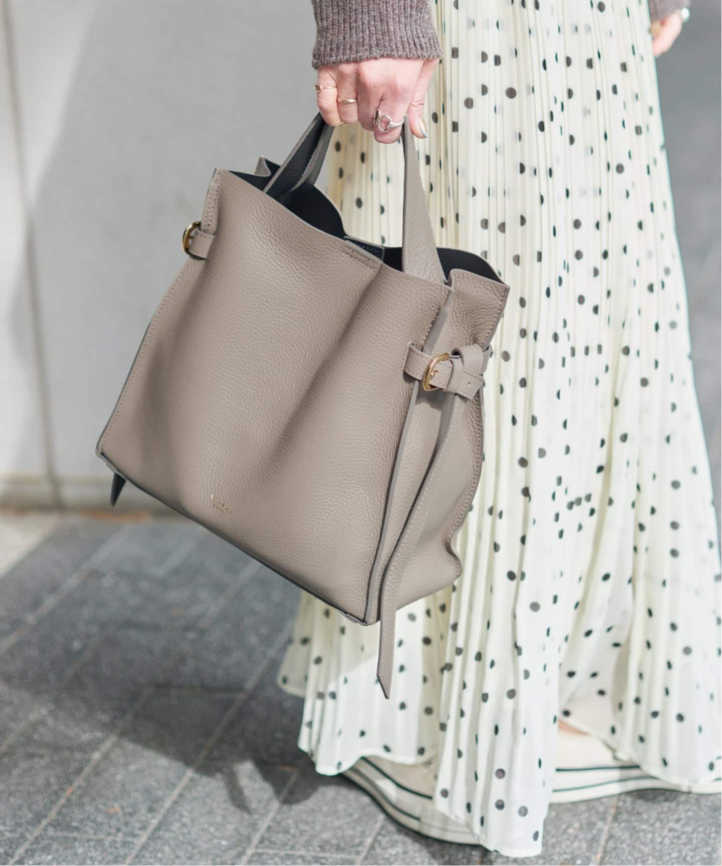 VIOLAd'ORO / ヴィオラドーロ サイドベルトレザートート（トートバッグ