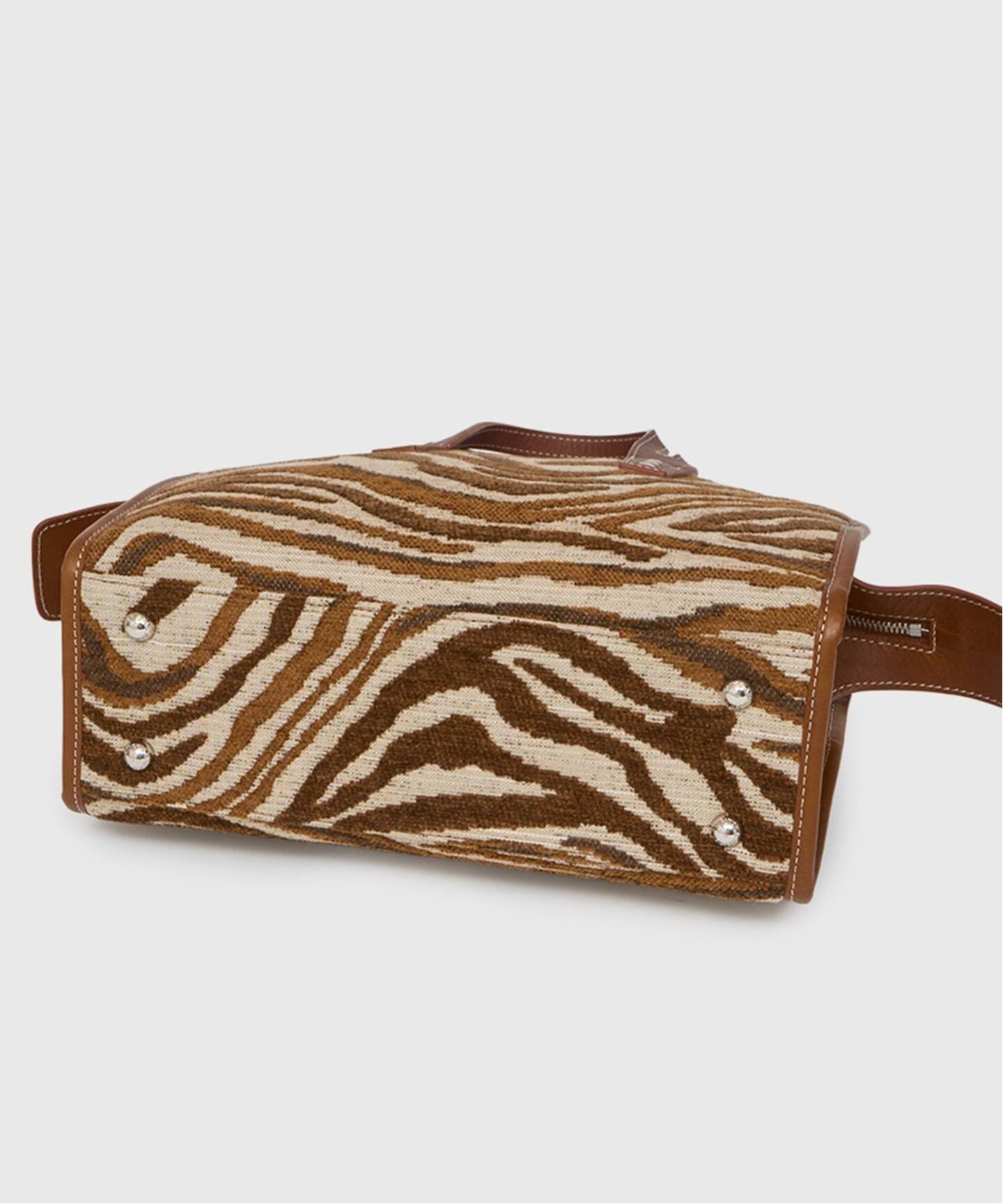 未使用品★A VACATION★ TOOLS ZEBRAショルダーバッグ 一部店舗+WEB限定》A VACATION/ア ヴァケーション SABRINA ZEBRA/A