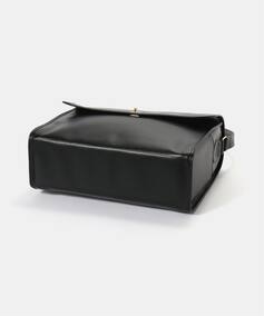 一部店舗+WEB限定》HOLIDAY/ホリデイ LEATHER FLAP BIG BAG 