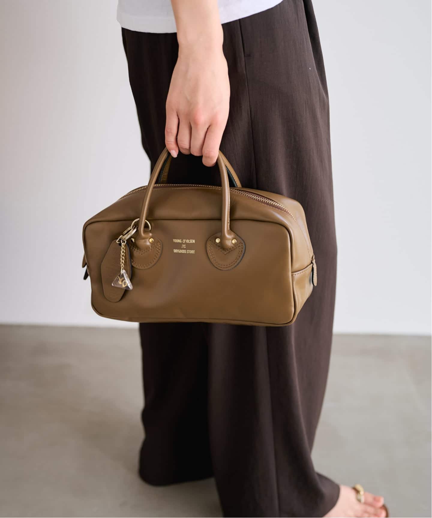 ≪WEB限定 / 追加≫YOUNGOLSEN 別注 CHARM WIDE BOTTLE BAG