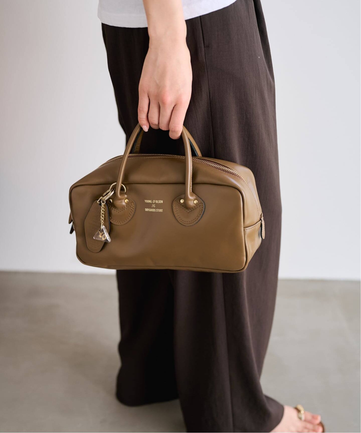 ≪WEB限定 / 追加≫YOUNGOLSEN 別注 CHARM WIDE BOTTLE BAG 