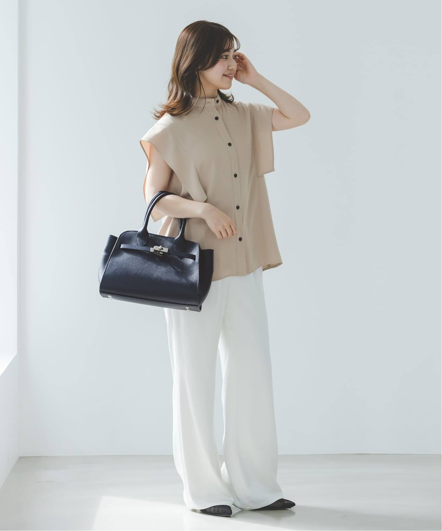 WEB限定カラーあり》AULENTTI/オウレンティ バックル付きミニボストン 