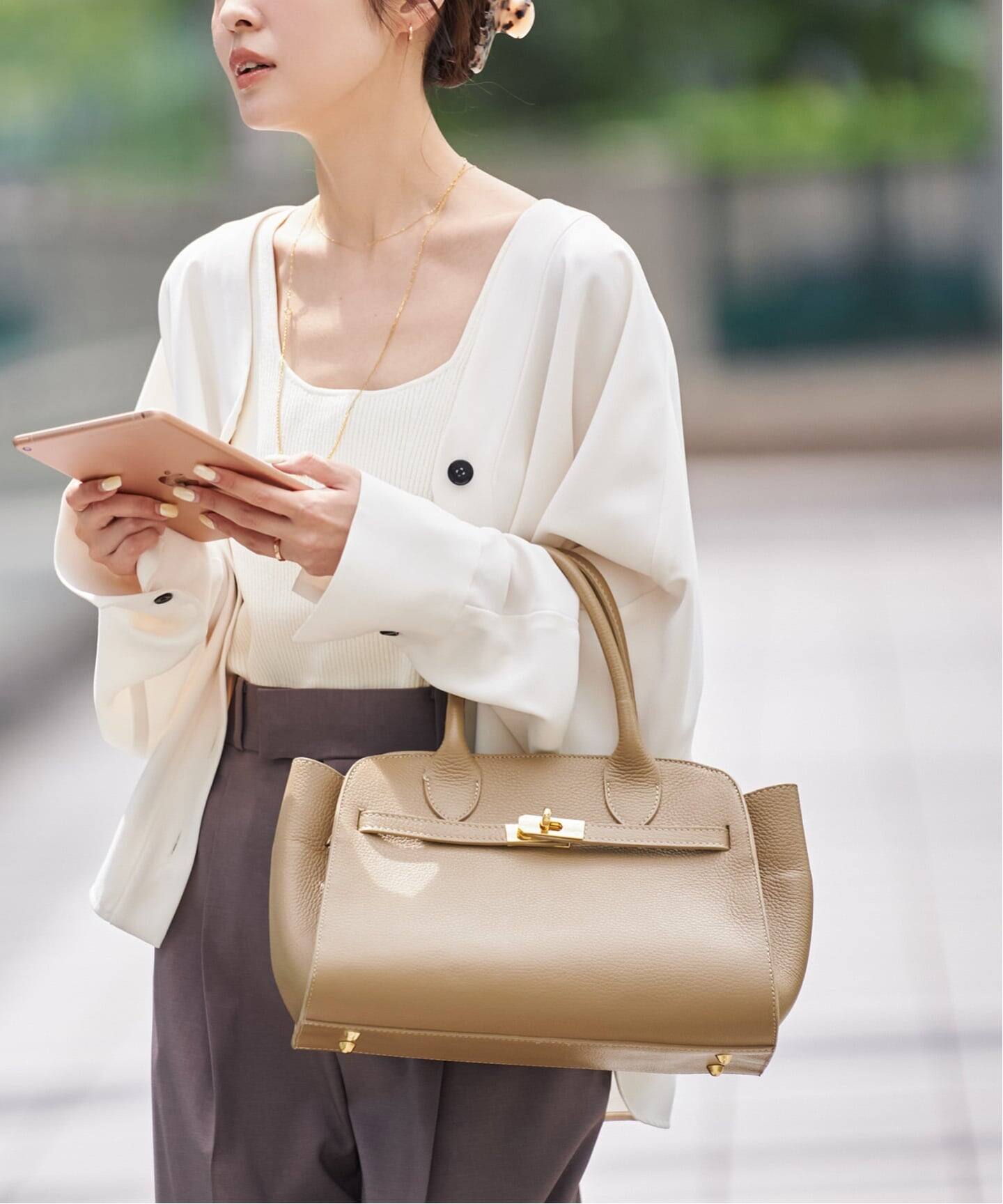 WEB限定カラーあり》AULENTTI/オウレンティ バックル付きミニボストン 