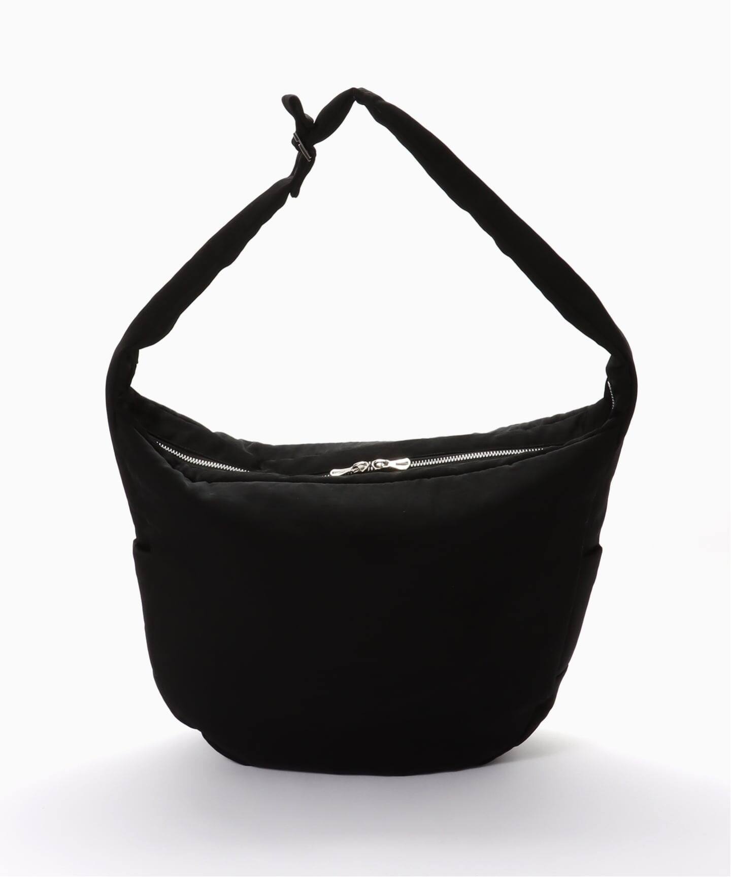ITTI / イッチ ANNIE PUFFER BIG MOON BAG（ショルダーバッグ