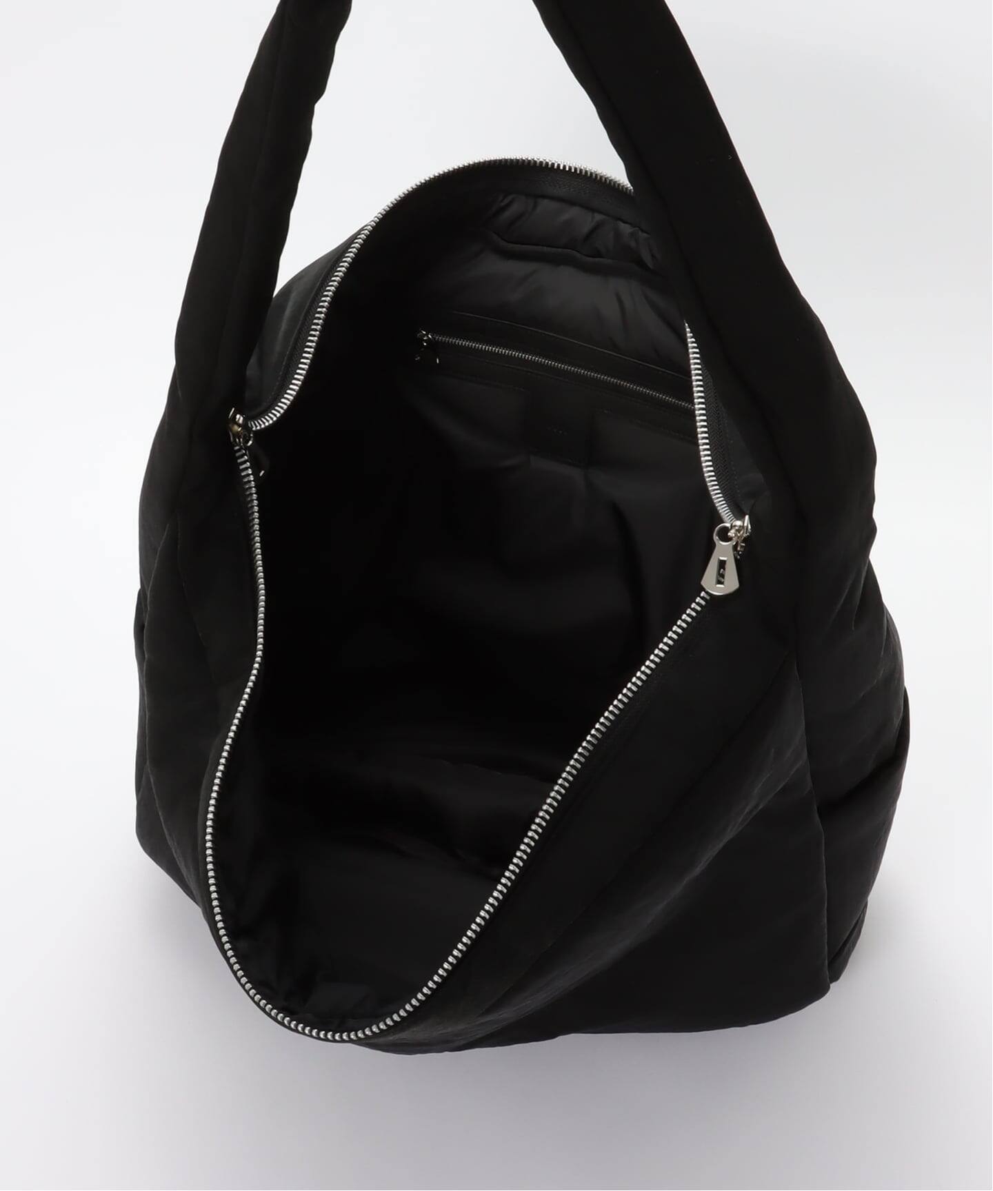 ITTI / イッチ ANNIE PUFFER BIG MOON BAG（ショルダーバッグ