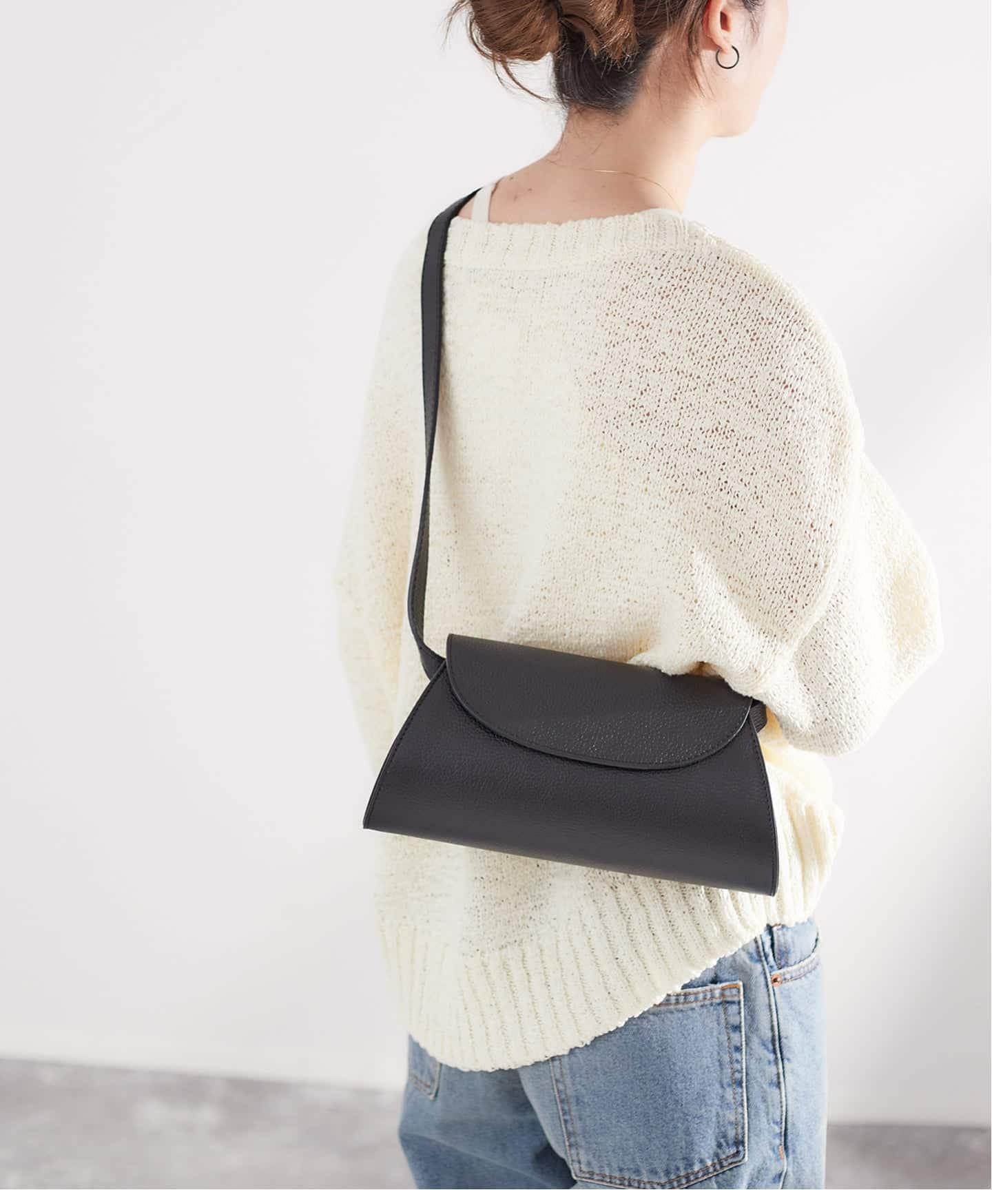 美品　AULENTTI ショルダーバッグ ブラック　DOLLARO ME 追加予約4》【AULENTTI/オウレンティ】DOLLARO ME：ショルダーバッグ