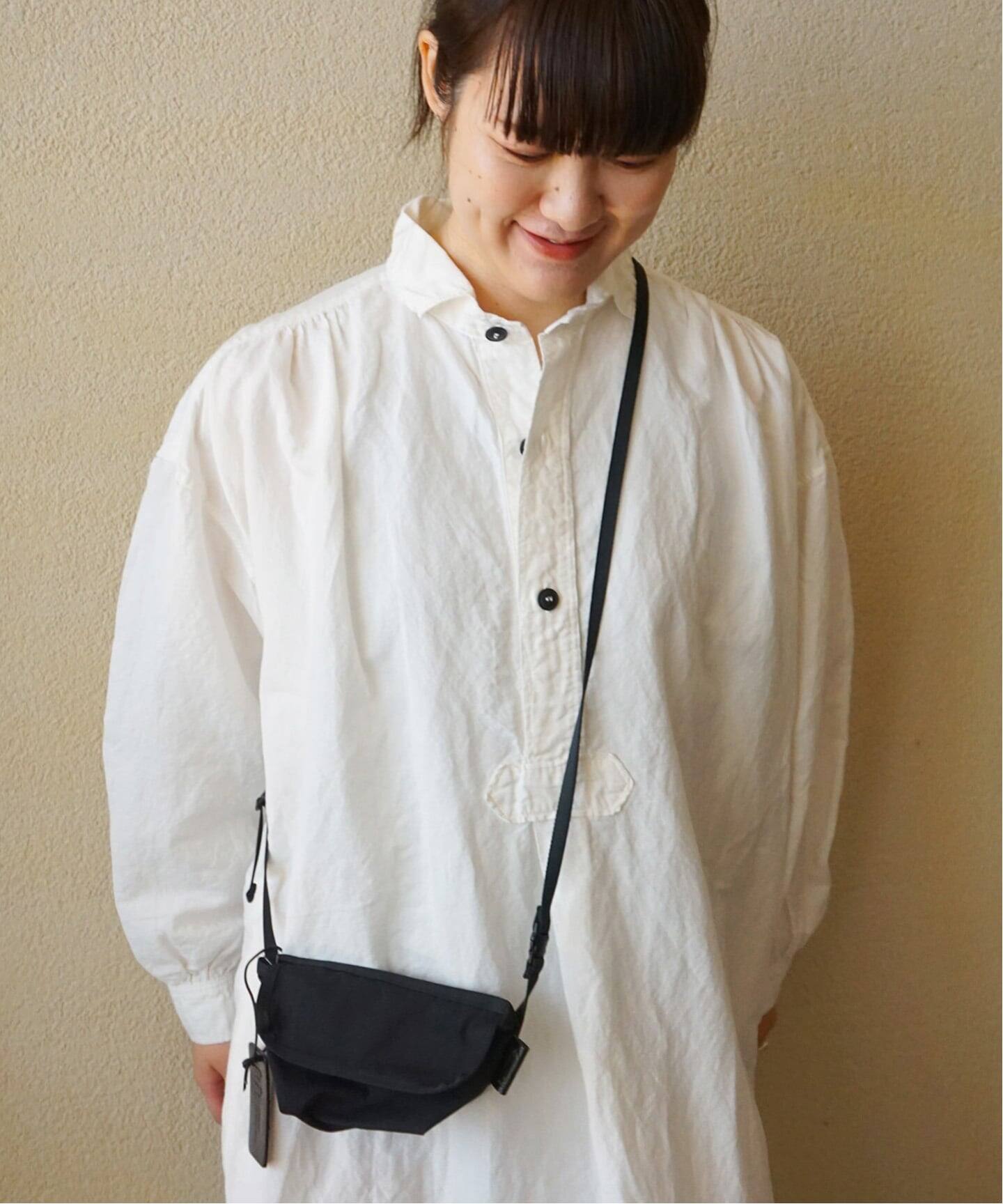 amiacalva】GABARDINE PORTABLE MESSENGER（メッセンジャーバッグ