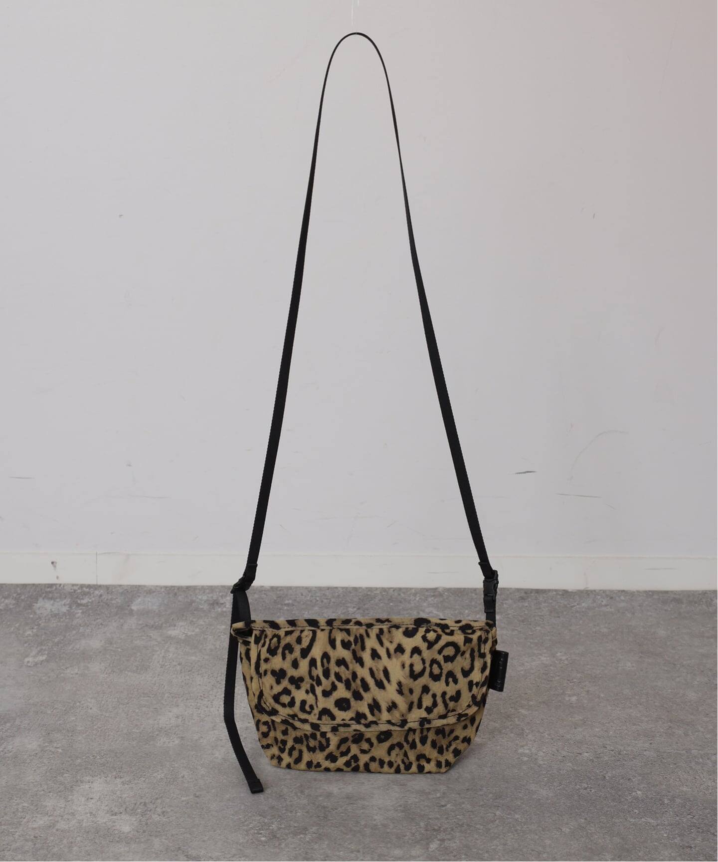 amiacalva 】 NYLON PORTABLE MESSENGER(M)（ショルダーバッグ 