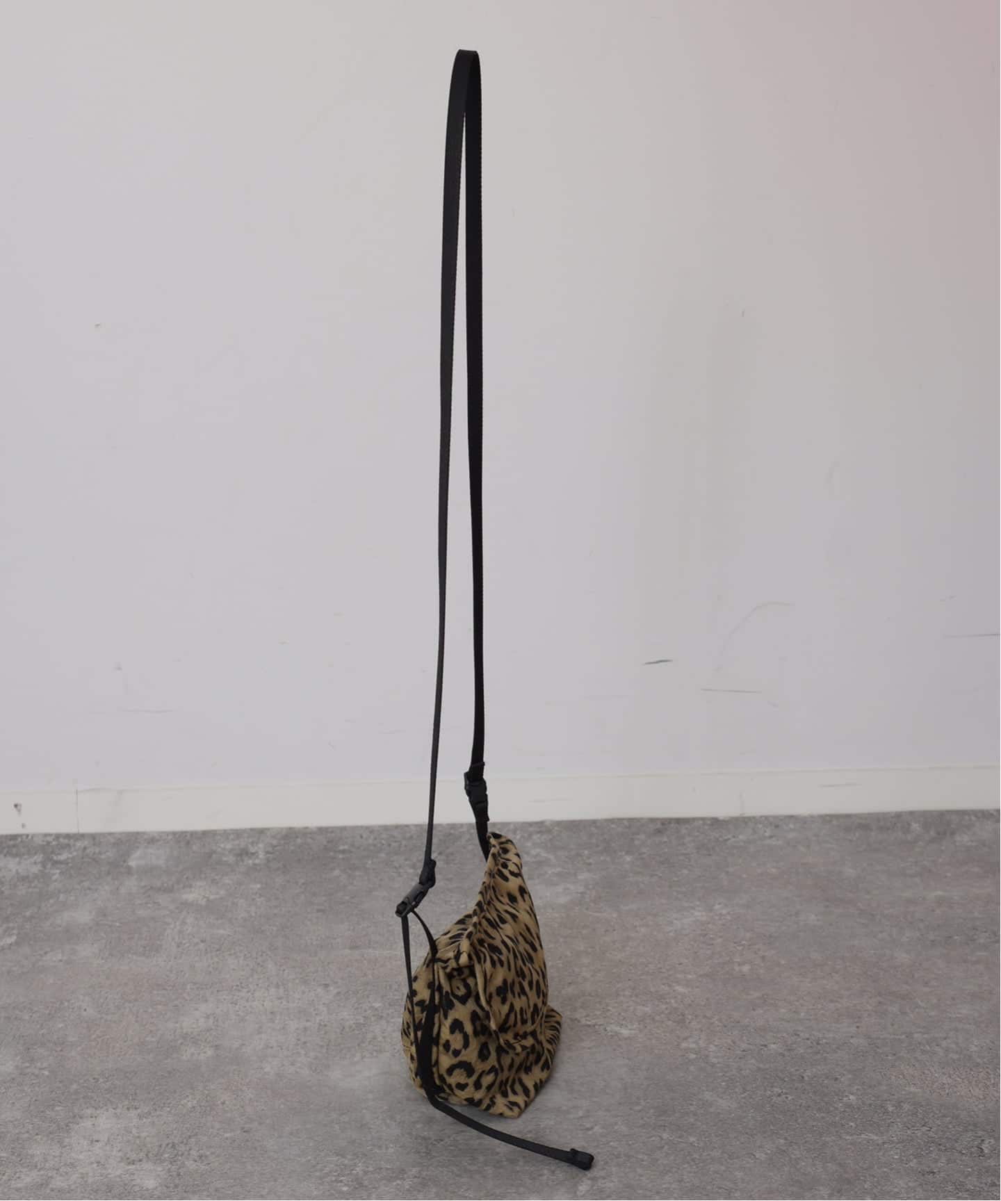 amiacalva 】 NYLON PORTABLE MESSENGER(M)（ショルダーバッグ