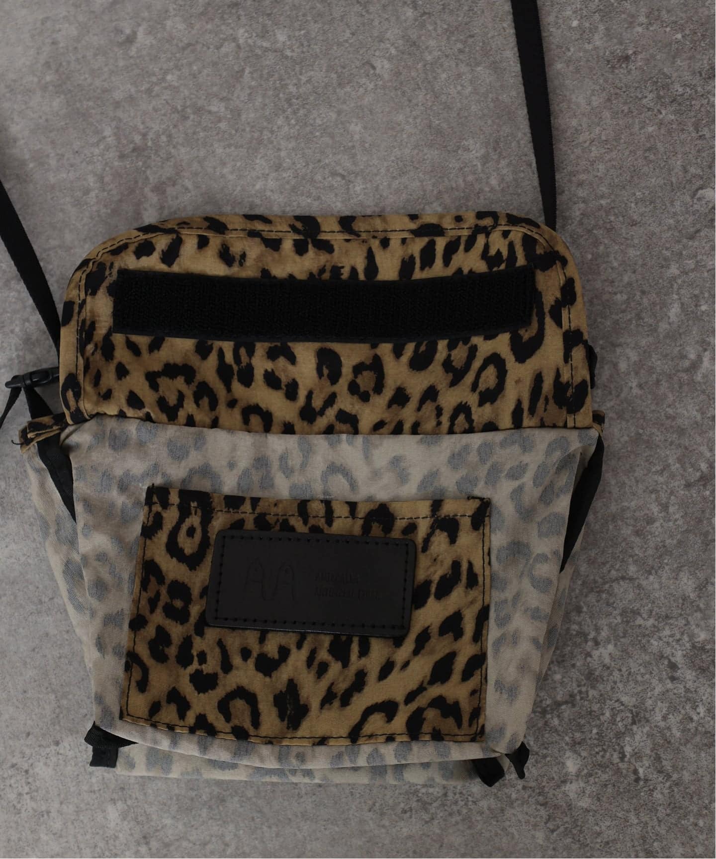 amiacalva 】 NYLON PORTABLE MESSENGER(M)（ショルダーバッグ